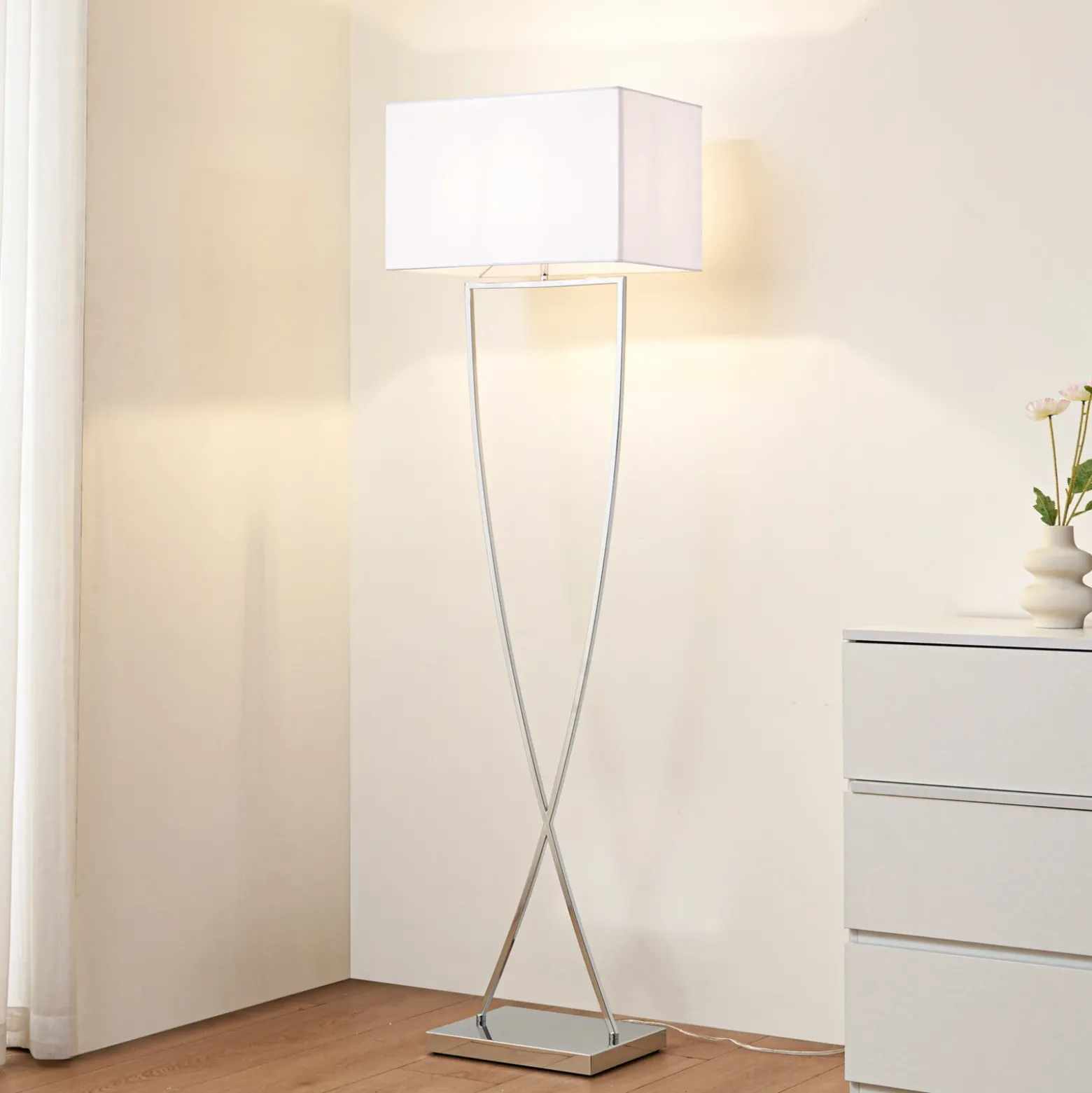 Lucande lámpara de pie Evaine, cromo/blanco, metal, 157 cm, E27
