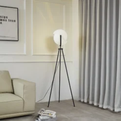 Lucande Lámpara de pie Helva, 150 cm, blanco/negro, giratoria