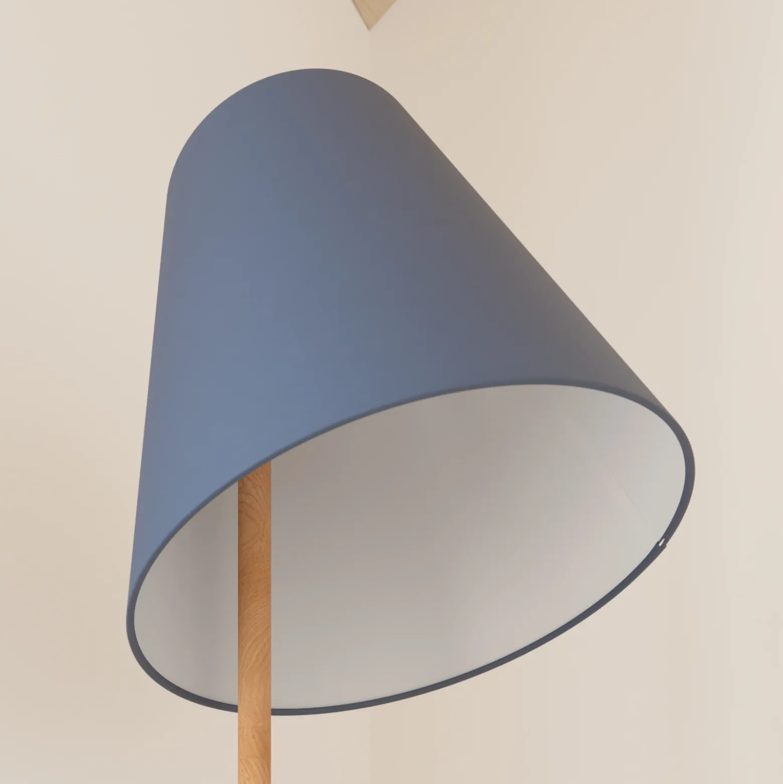 Lucande Lámpara de pie Jinda, azul, madera, tela, 160 cm, E27