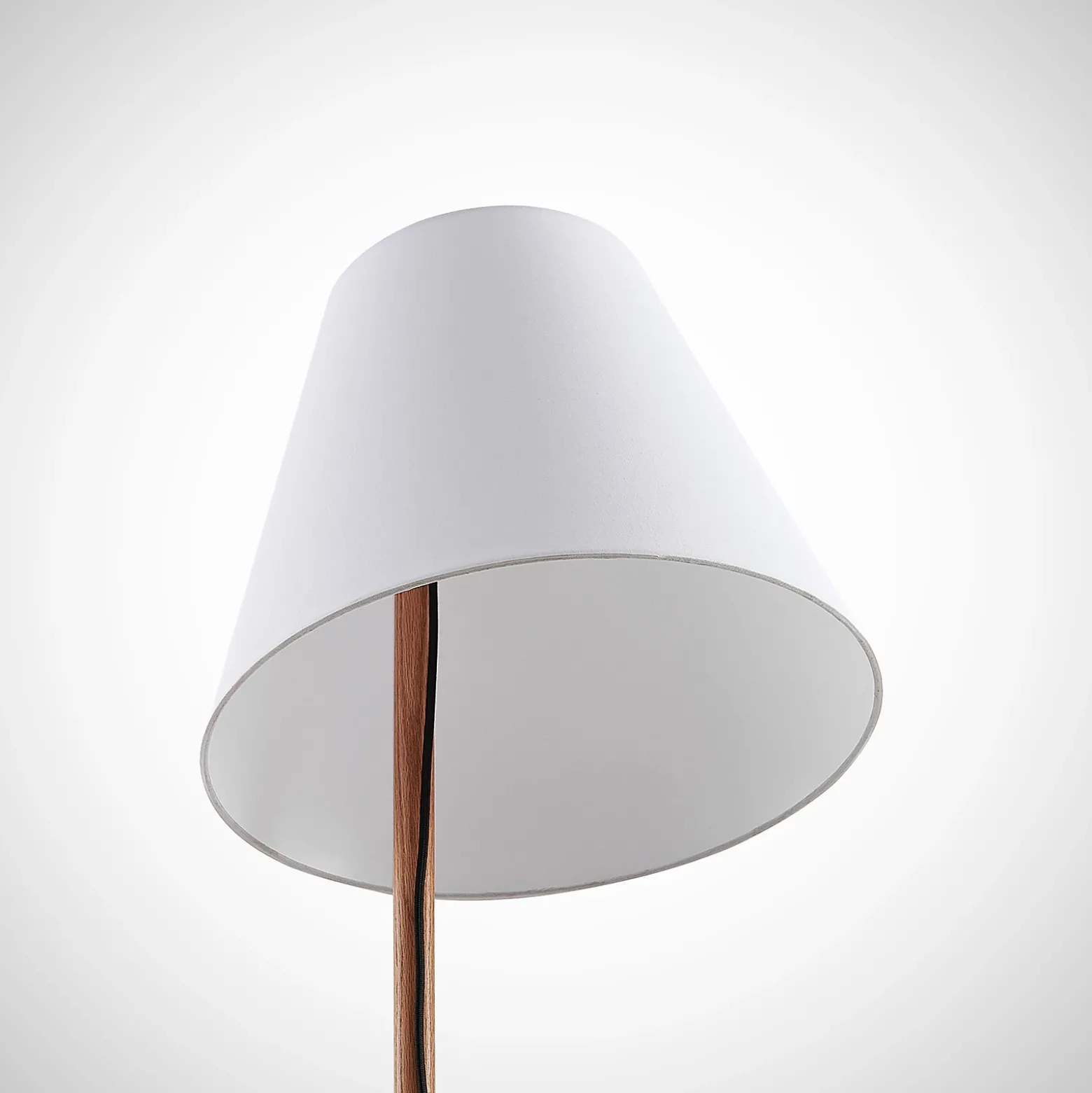 Lucande lámpara de pie Jinda, blanco, madera, tela, 160 cm, E27