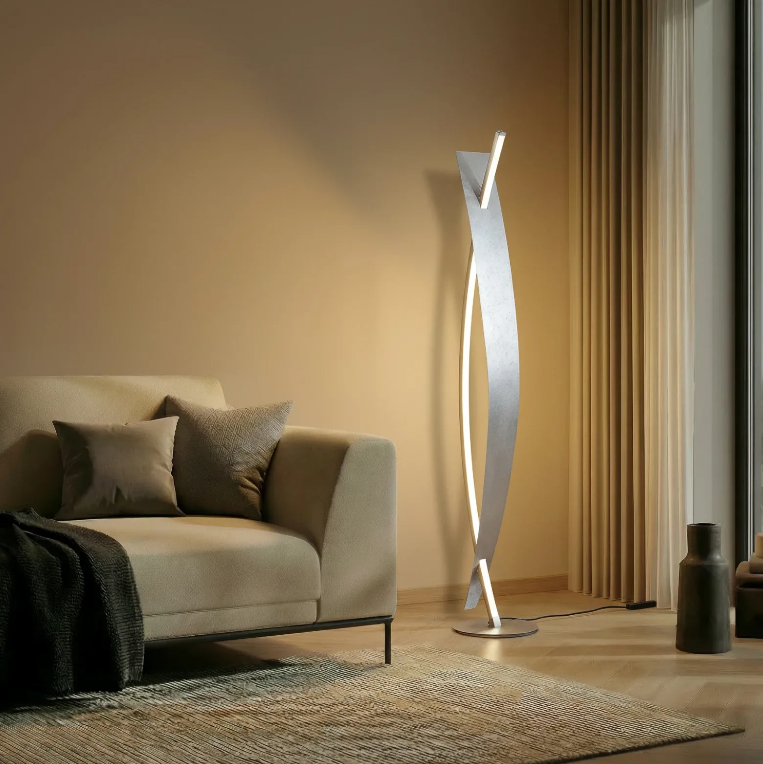 Lucande Lámpara de pie LED Marija, plateada, atenuable, 140 cm
