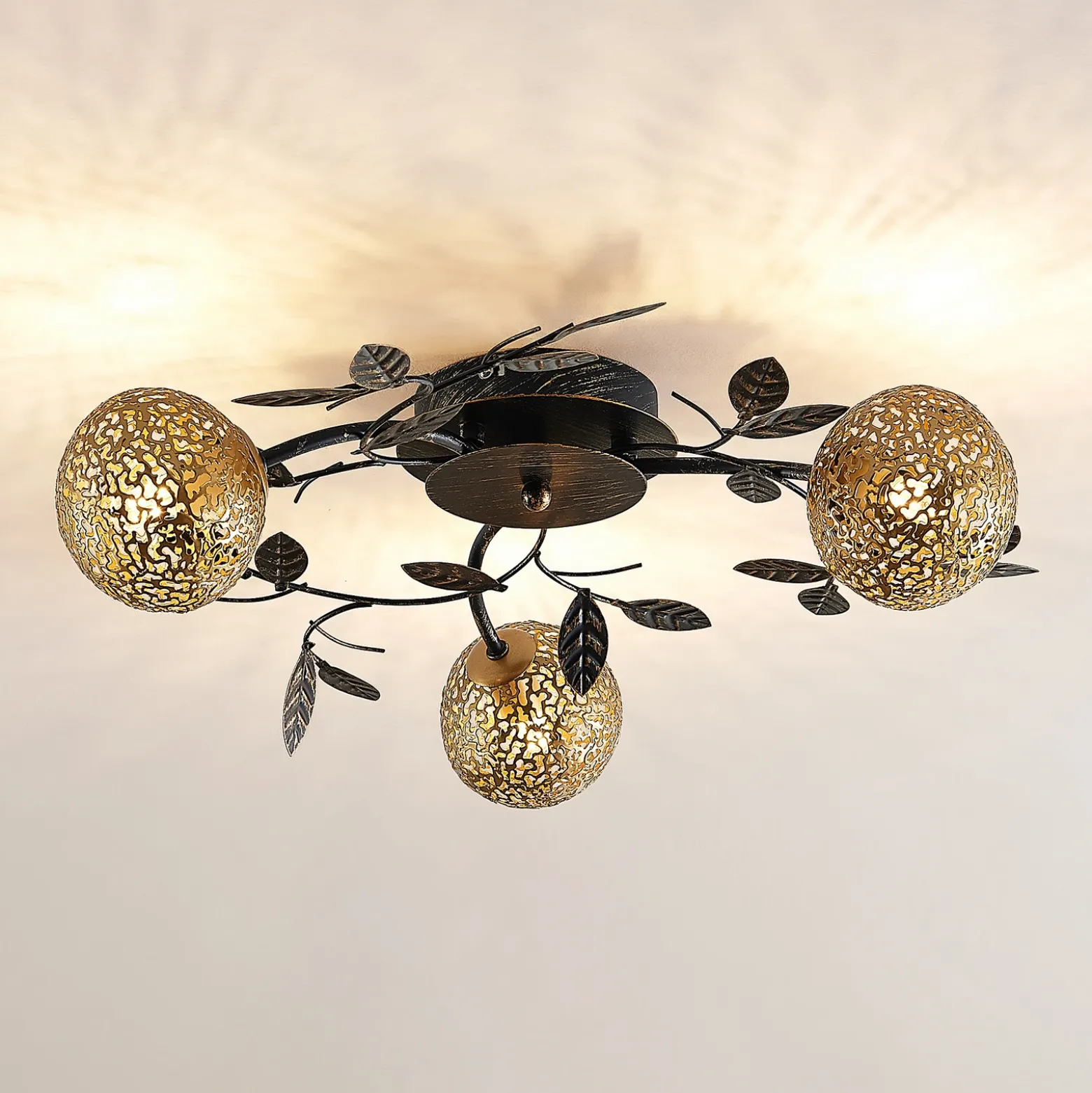 Lucande lámpara de techo Evory, Ø 53 cm, 3 luces, negro/oro, G9