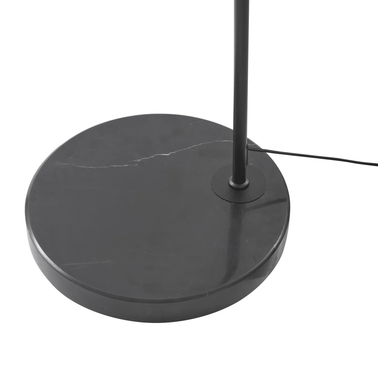 Lucande Lámpara LED arqueada Yekta, color latón, 183 cm, atenuable