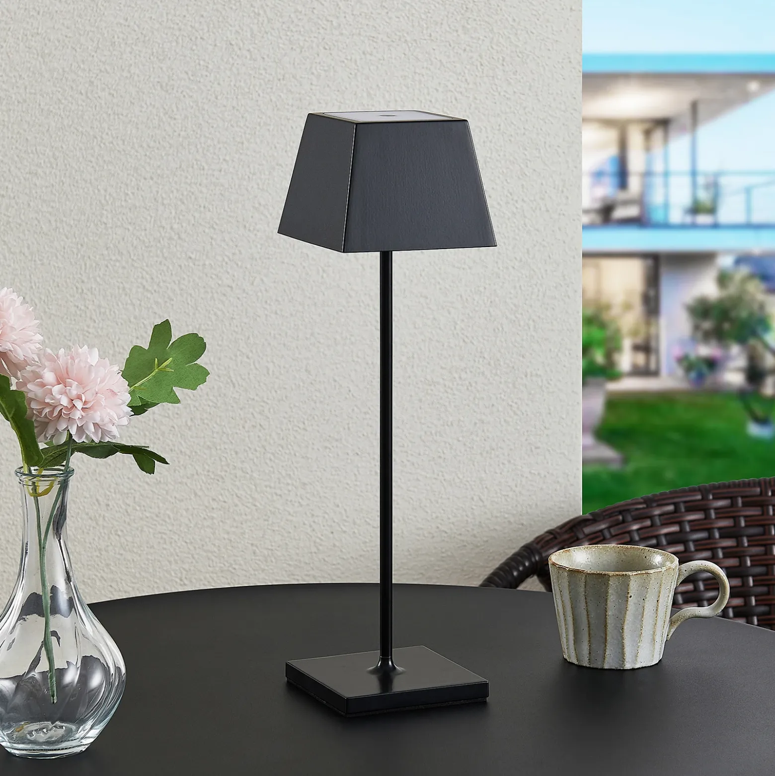 Lucande Patini lámpara de mesa LED exterior, negro