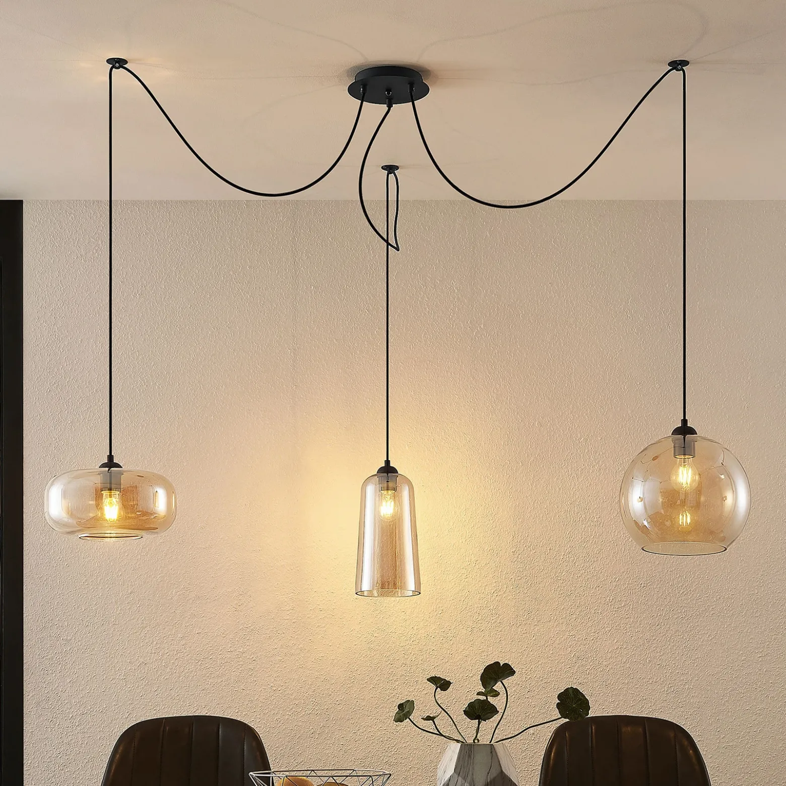 Lucande Zyli lámpara colgante, 3 luces, ámbar