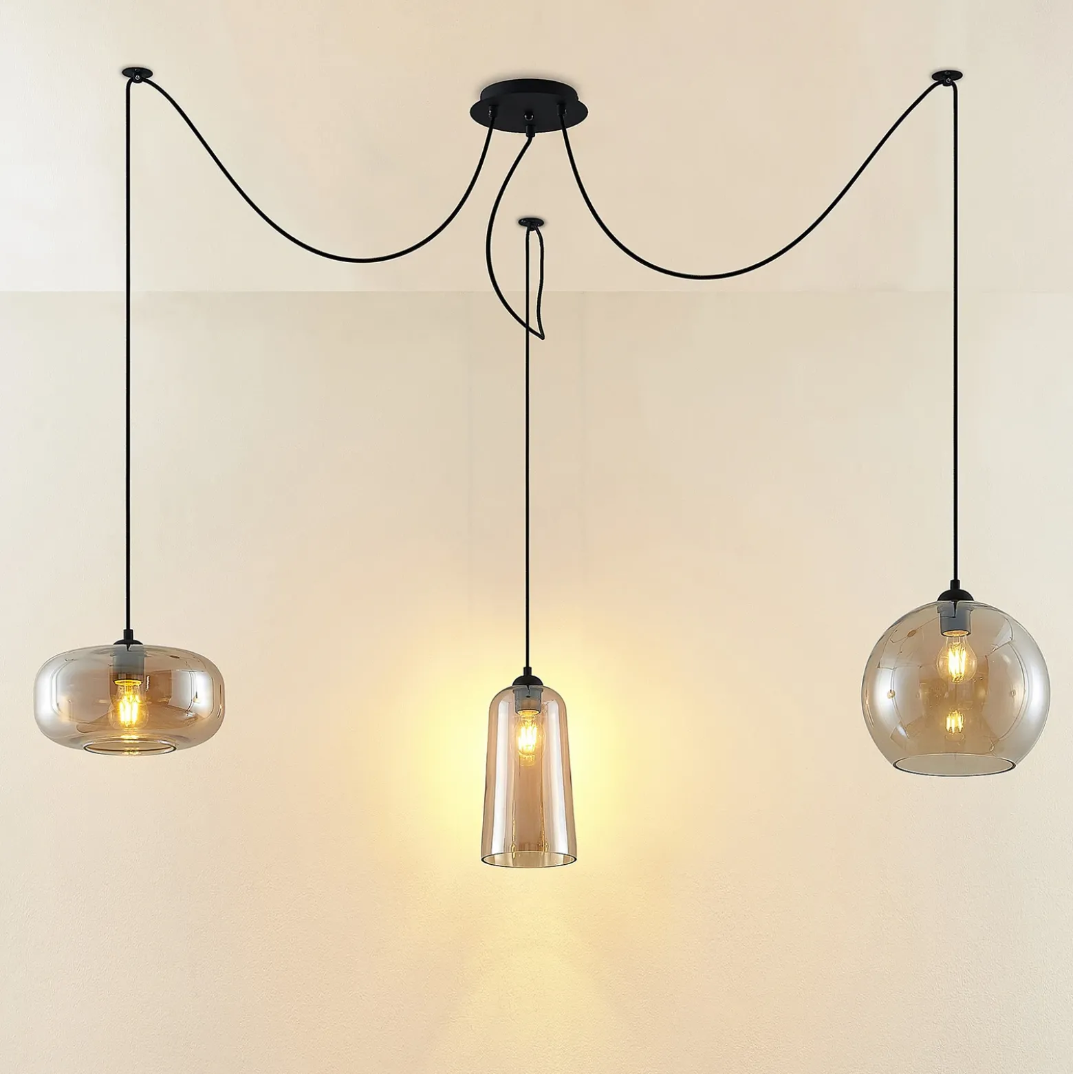 Lucande Zyli lámpara colgante, 3 luces, ámbar
