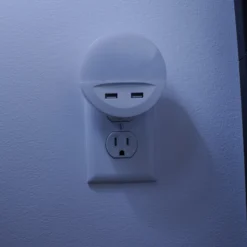 Luz nocturna LED con enchufe LUNETTA USB de OSRAM, blanca, Ø 9 cm