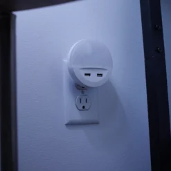 Luz nocturna LED con enchufe LUNETTA USB de OSRAM, blanca, Ø 9 cm