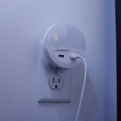 Luz nocturna LED con enchufe LUNETTA USB de OSRAM, blanca, Ø 9 cm