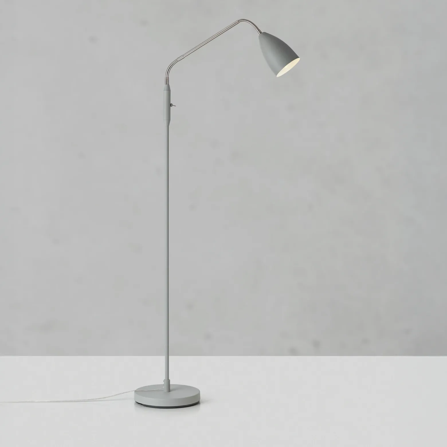 Markslöjd Lámpara de pie LED Patro, gris, metal, atenuable