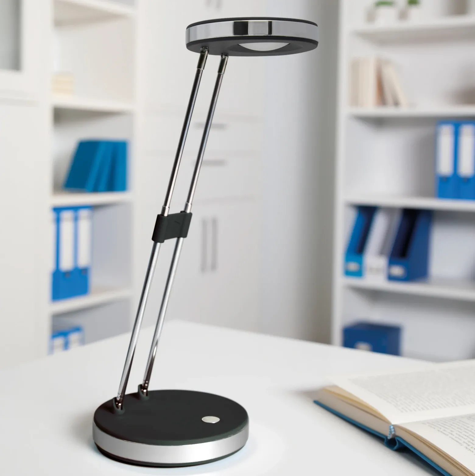 MAULpuck Lámpara de mesa LED, brazo telescópico, negro