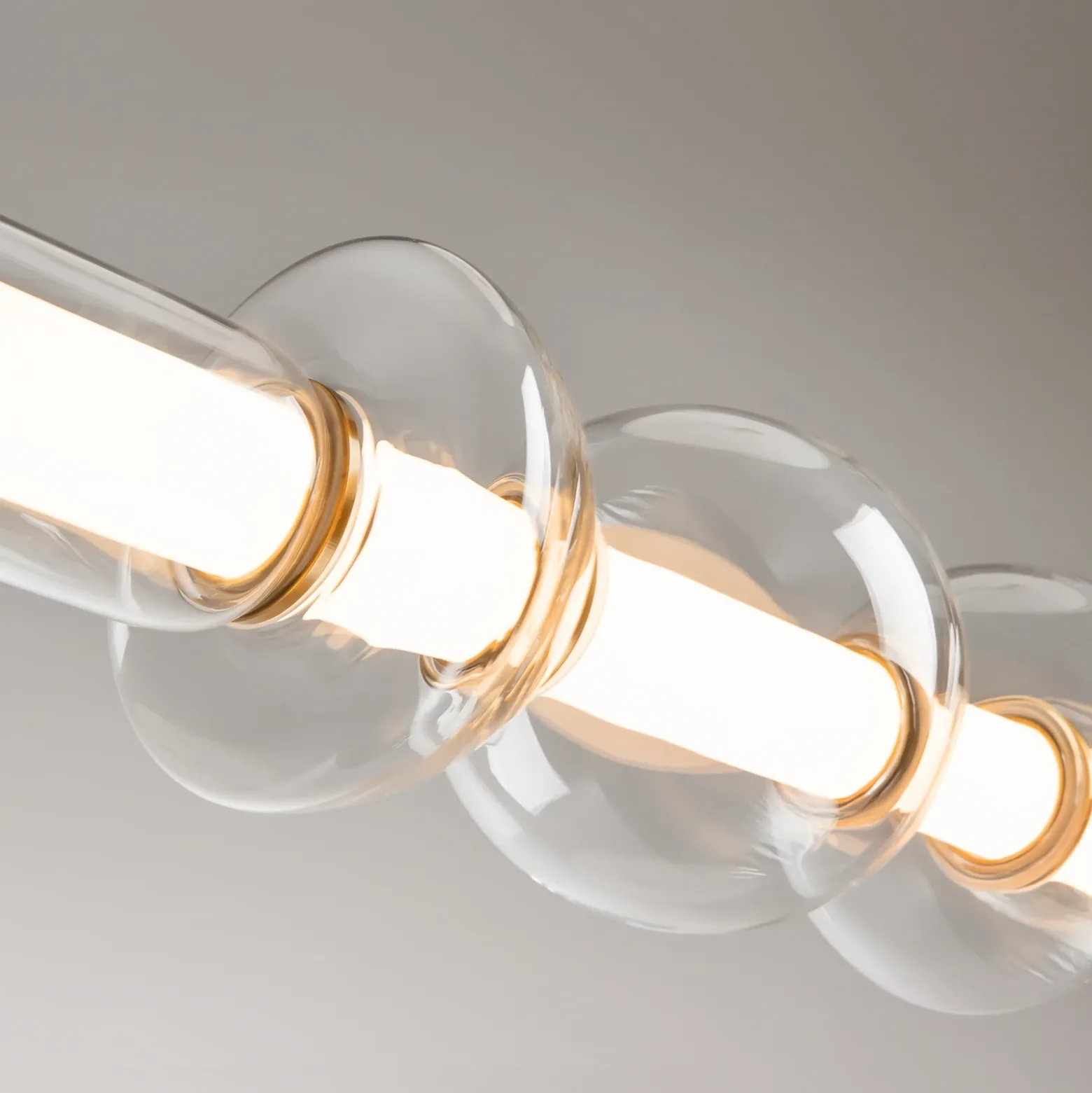 Maytoni Cosmo lámpara colgante LED, latón, longitud 98 cm, cristal