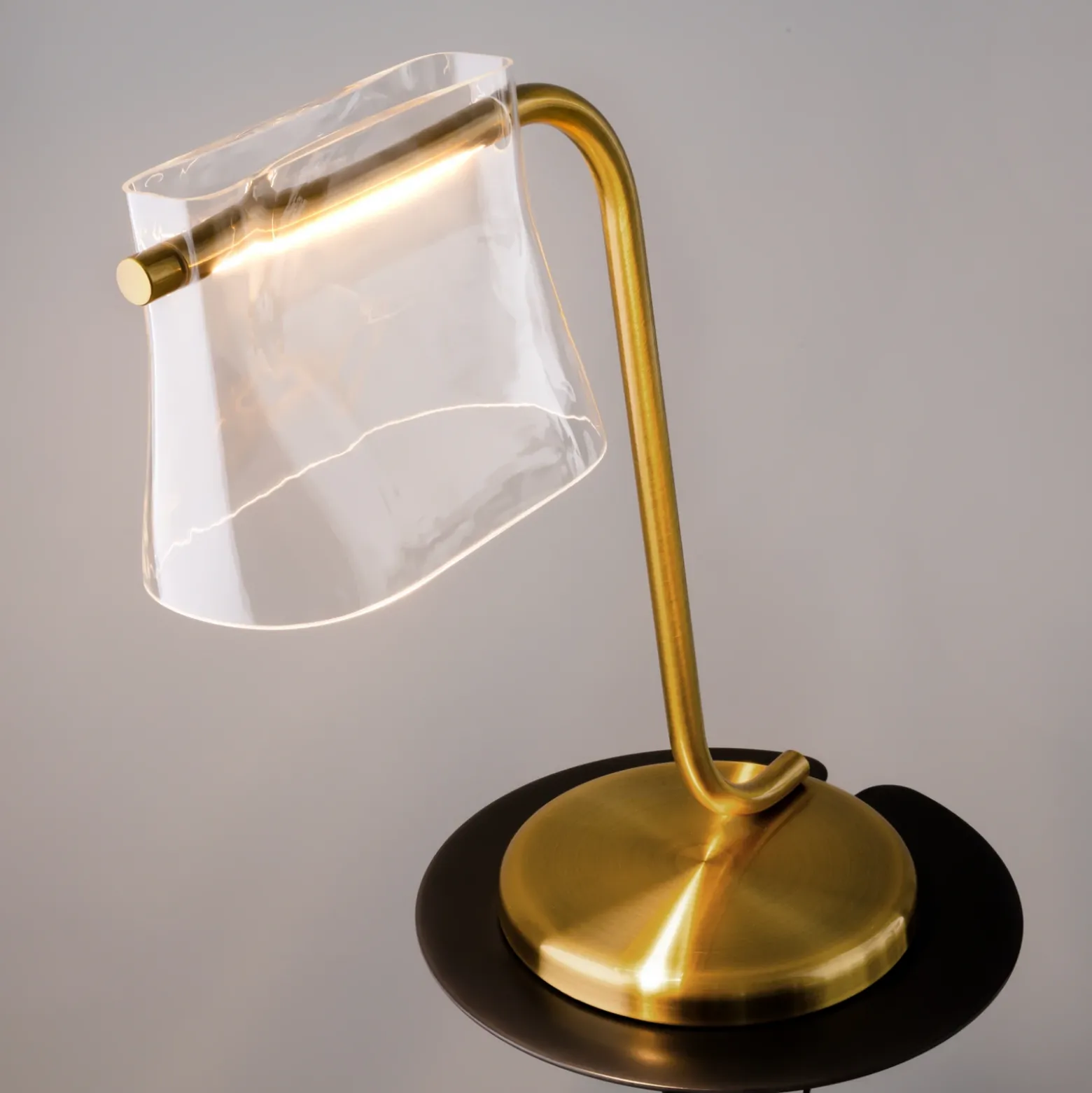 Maytoni Lámpara de mesa LED Cabaret, latón/transparente, altura 48,5 cm
