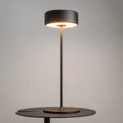 Maytoni Lámpara de mesa LED recargable AI Collaboration, aluminio, negro