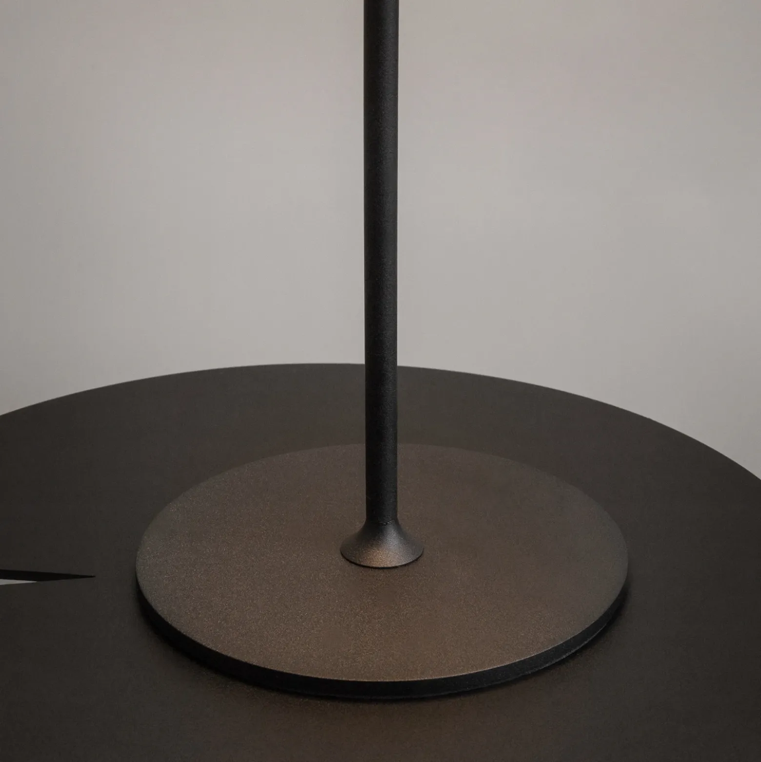 Maytoni Lámpara de mesa LED recargable AI Collaboration, aluminio, negro
