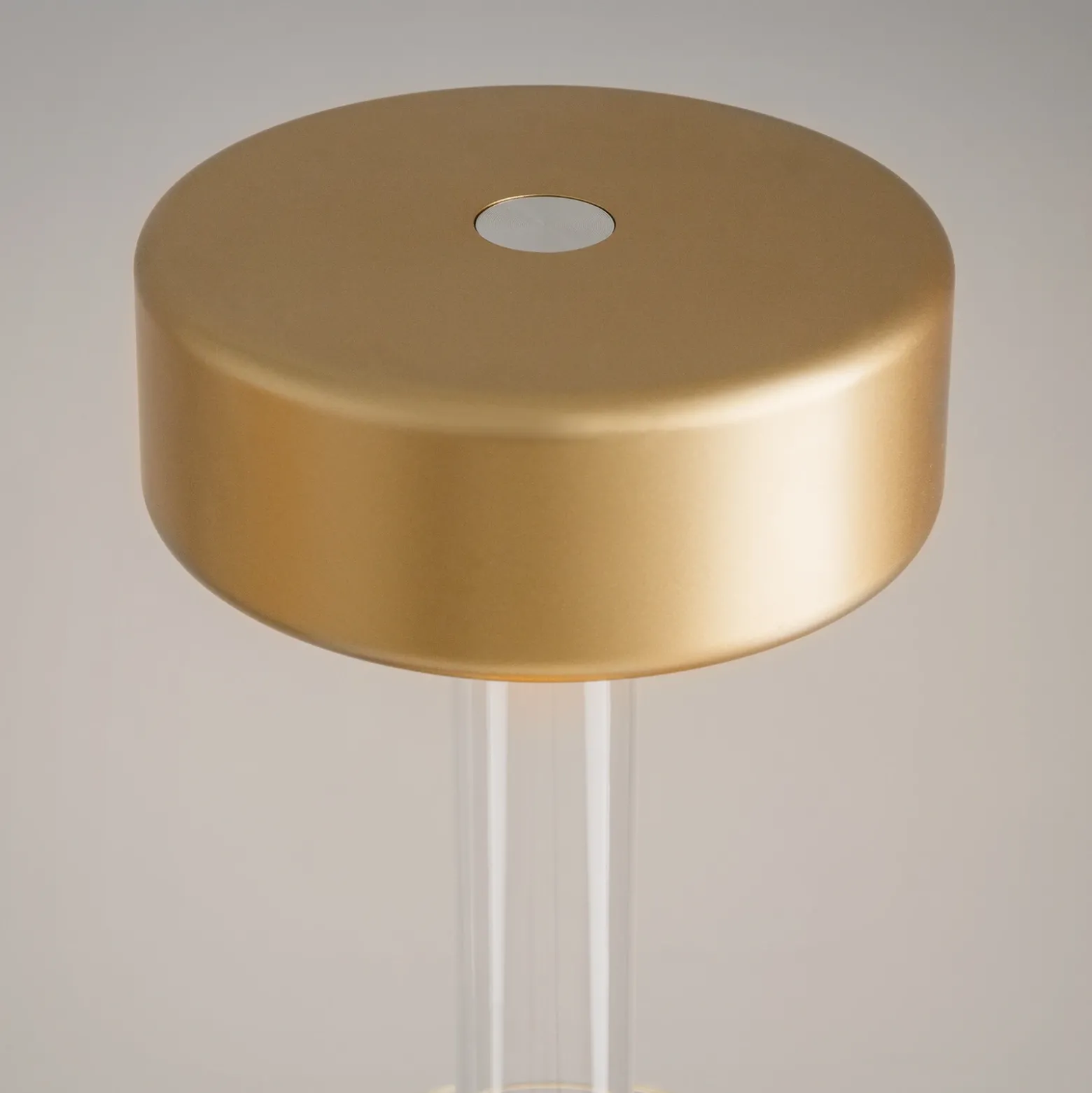 Maytoni Lámpara de mesa LED recargable AI Collaboration, cristal, oro