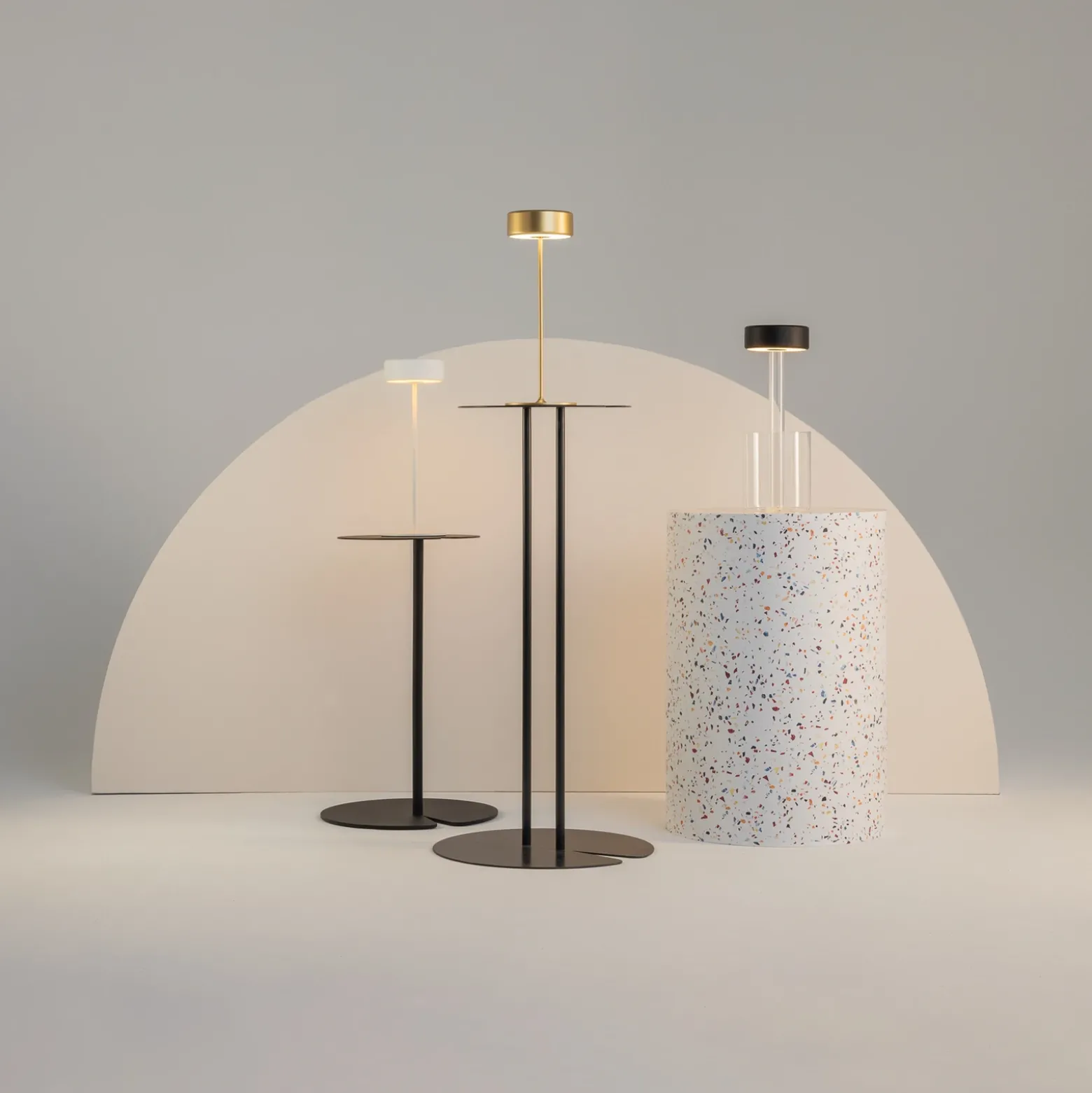 Maytoni Lámpara de mesa LED recargable AI Collaboration, aluminio, blanco