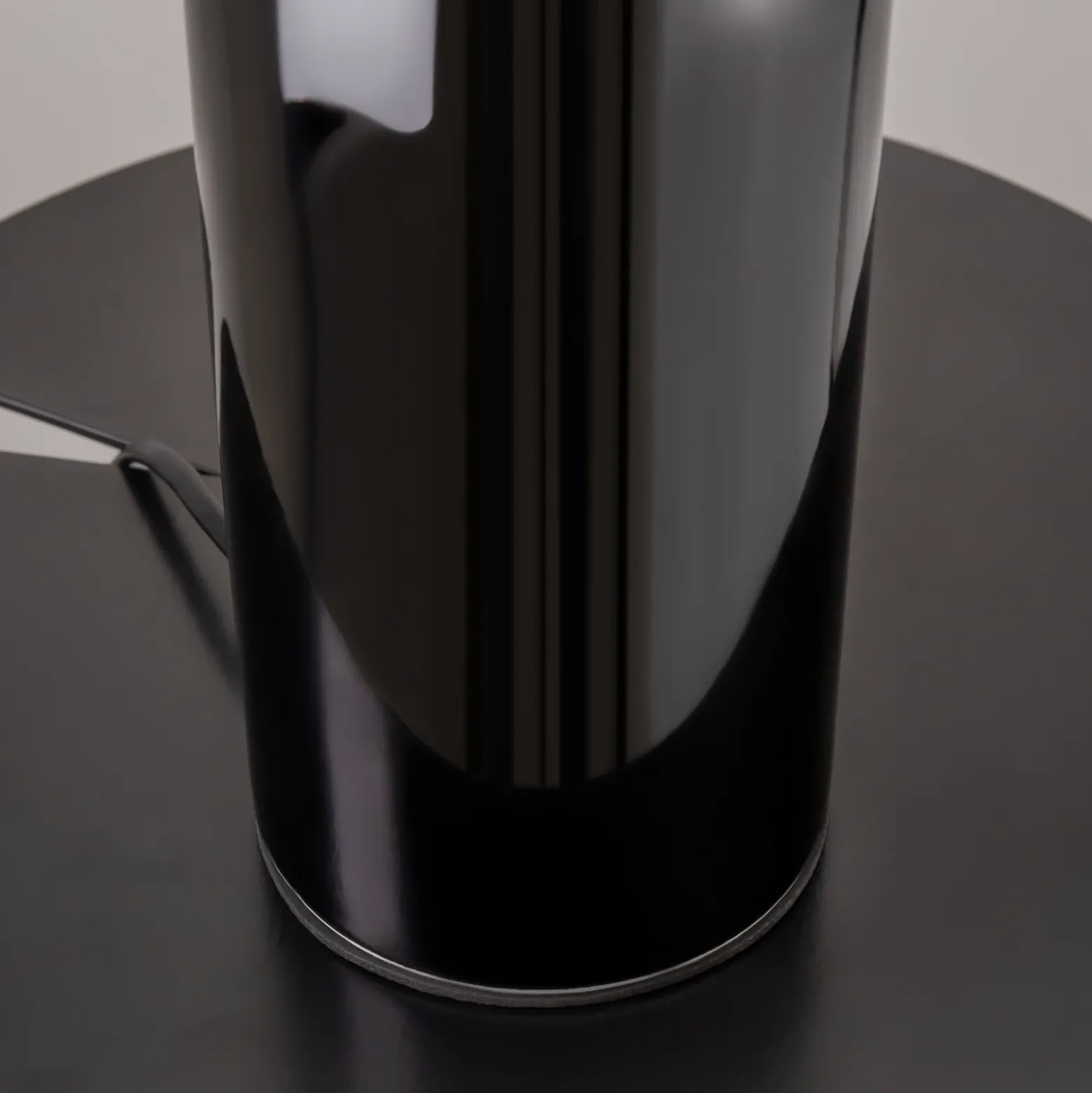 Maytoni Lámpara de mesa Memory, negra, altura 42 cm, cerámica