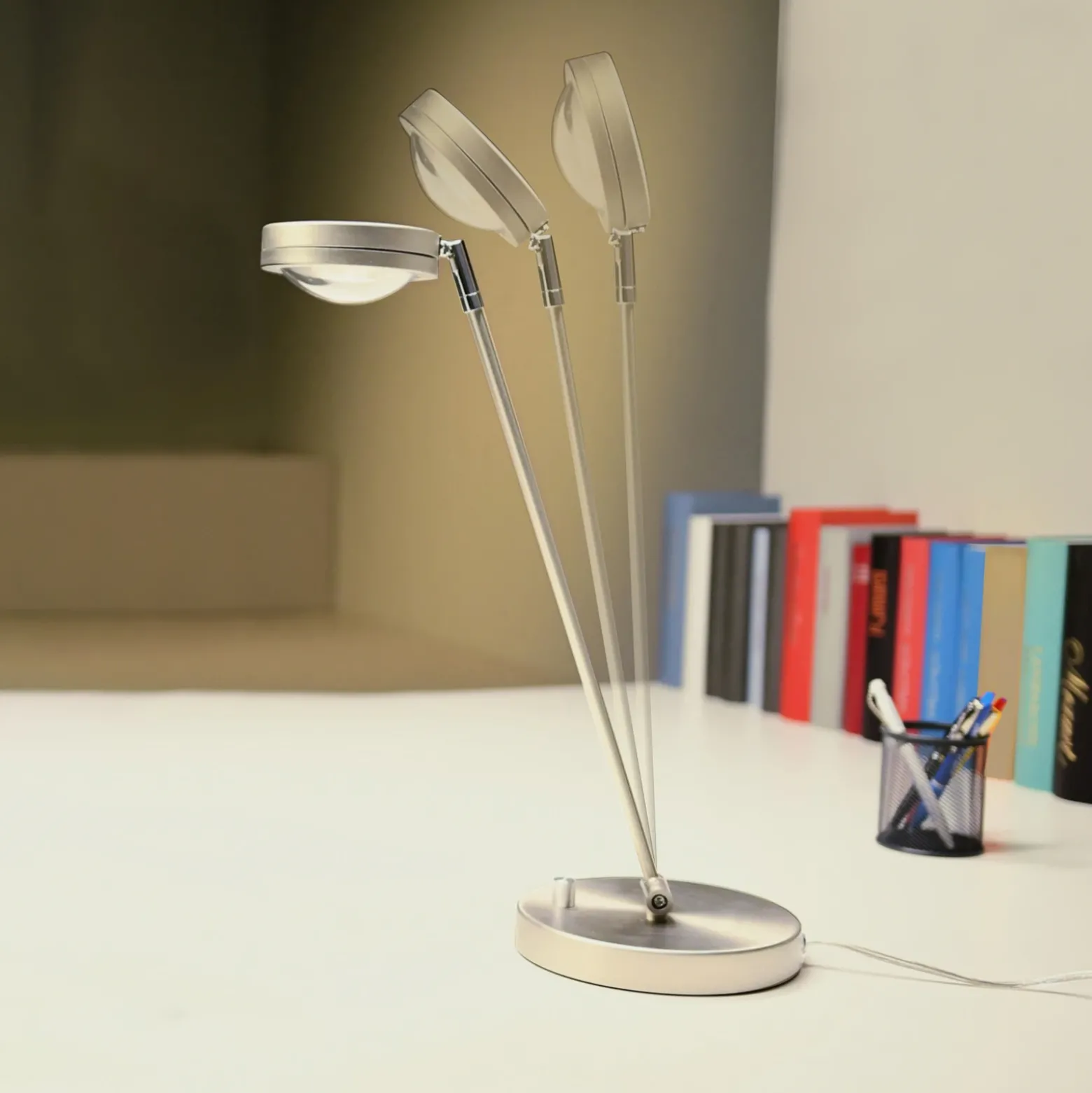 Megatron Ottica Lámpara de mesa LED con atenuador, titanio
