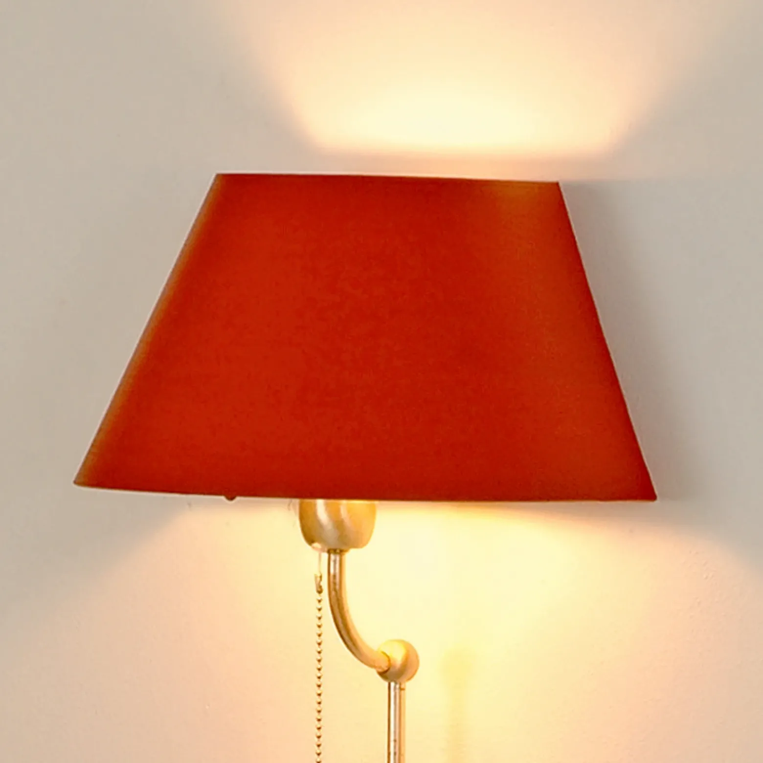 Menzel Living Elegant lámpara de pie pantalla roja