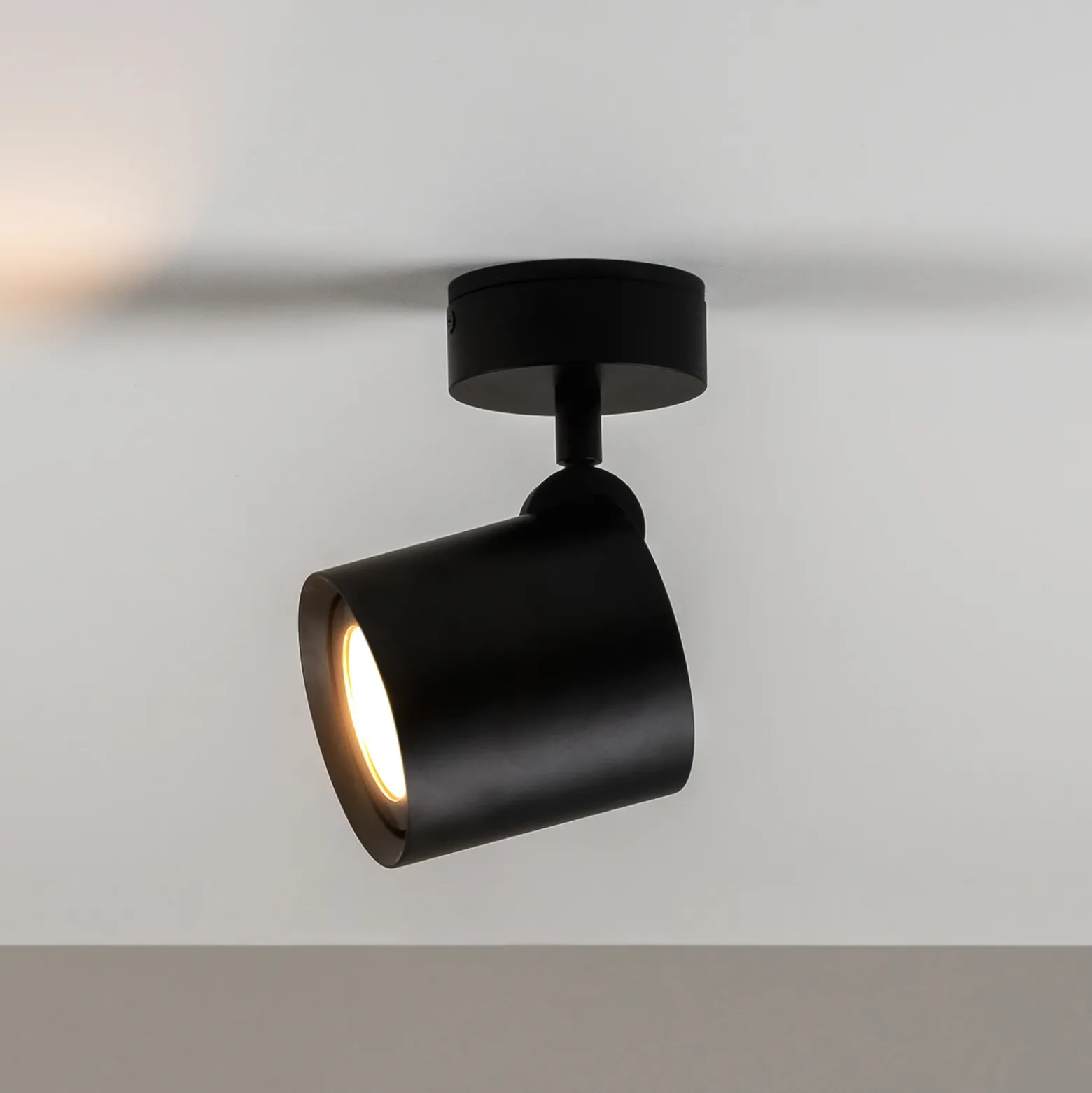 Milan Kronn plafón 1 luz altura 16,6cm negro