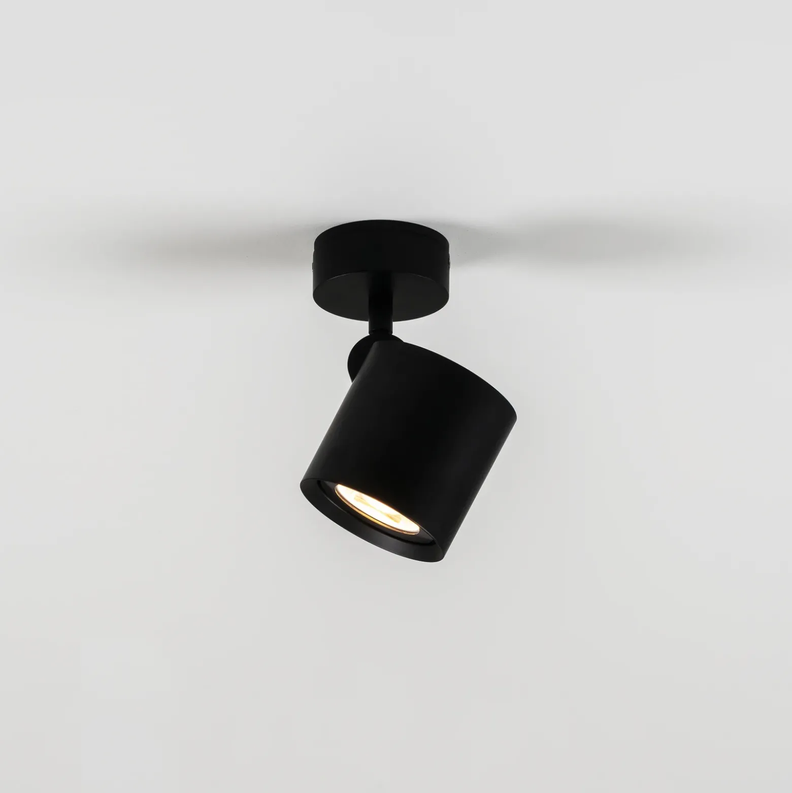 Milan Kronn plafón 1 luz altura 16,6cm negro