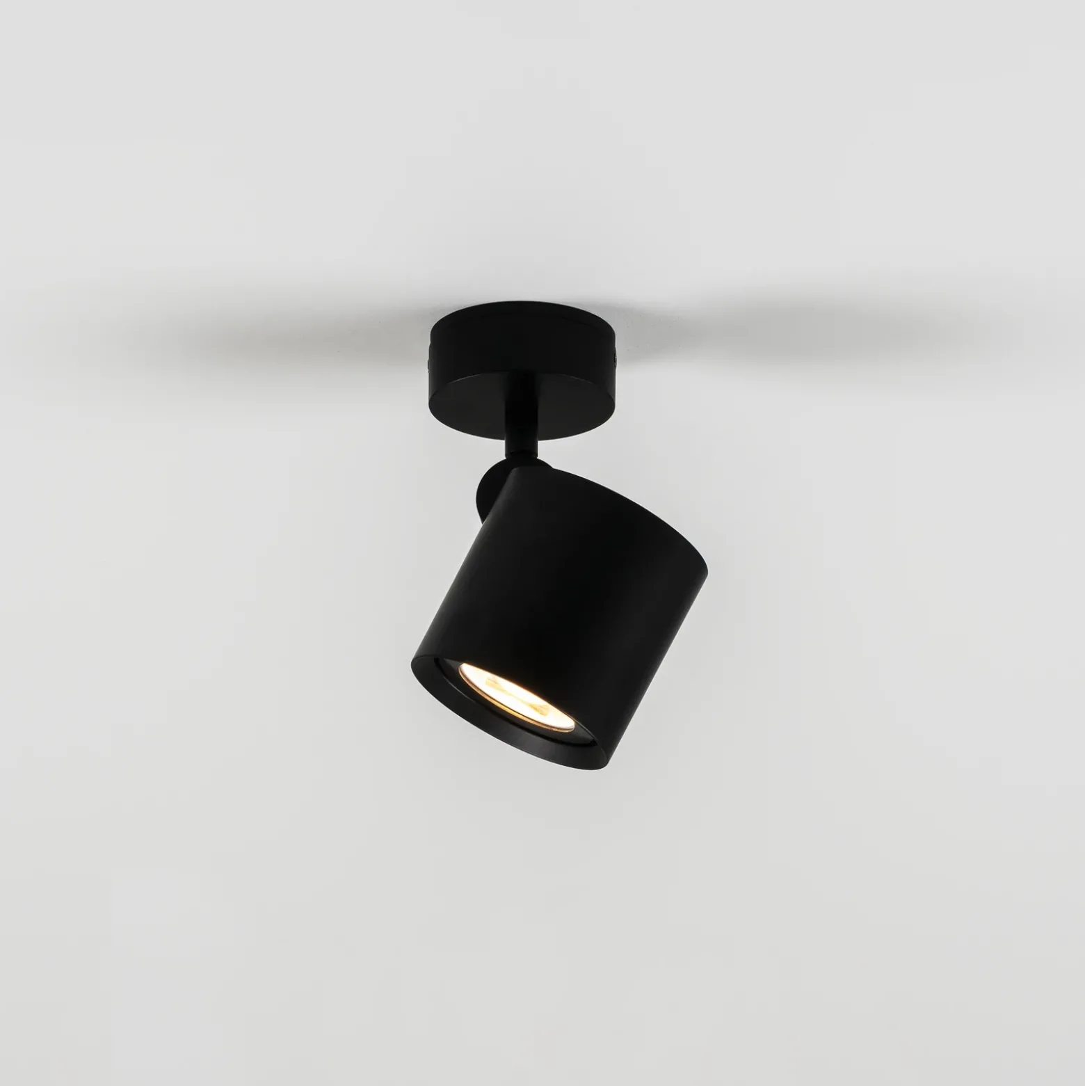 Milan Kronn plafón 1 luz altura 16,6cm negro