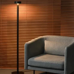 Milan Peak Lane Lámpara de pie LED negra 130 cm