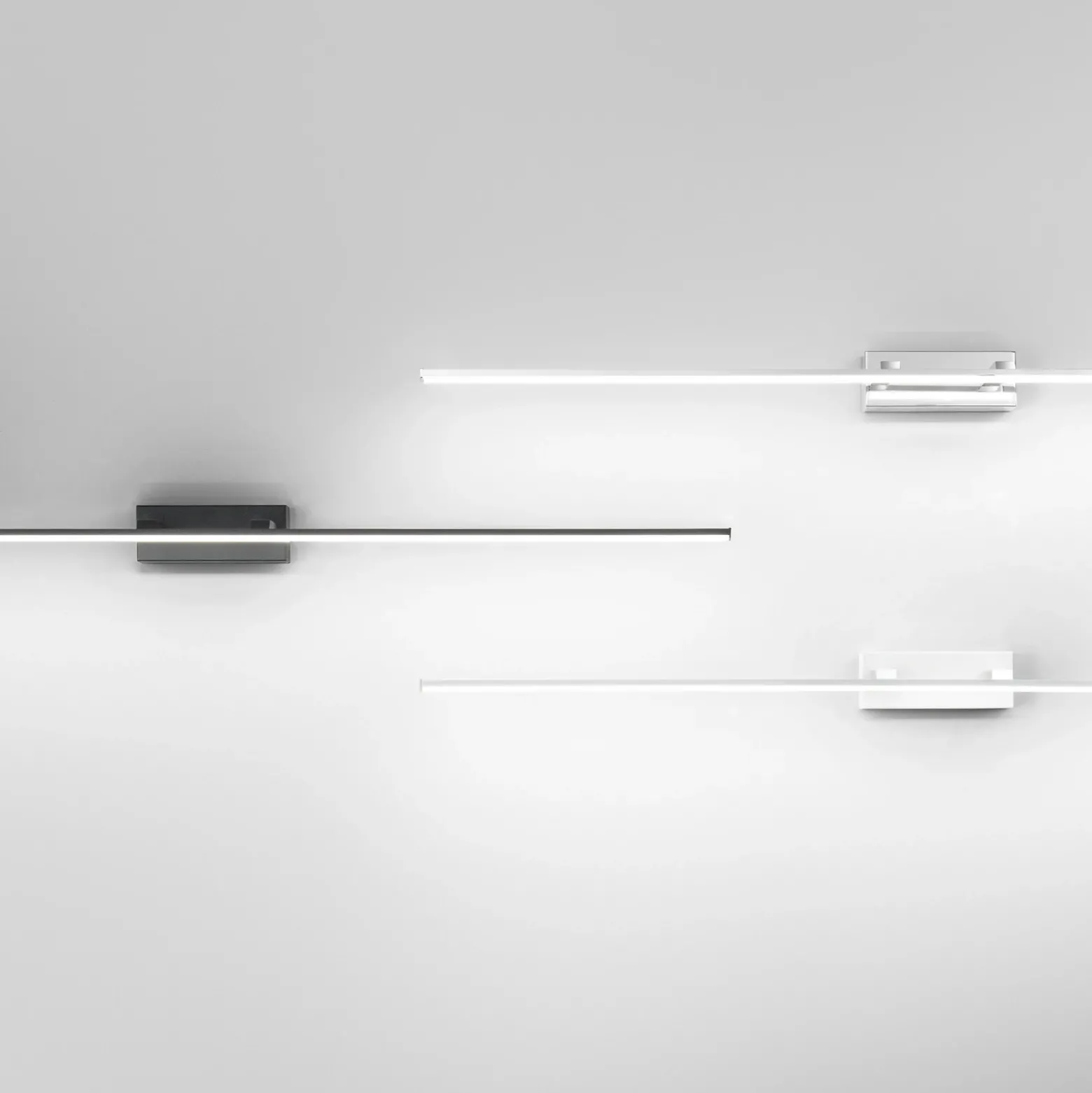 Nala lámpara de espejo LED, negra, anchura 110 cm, metal