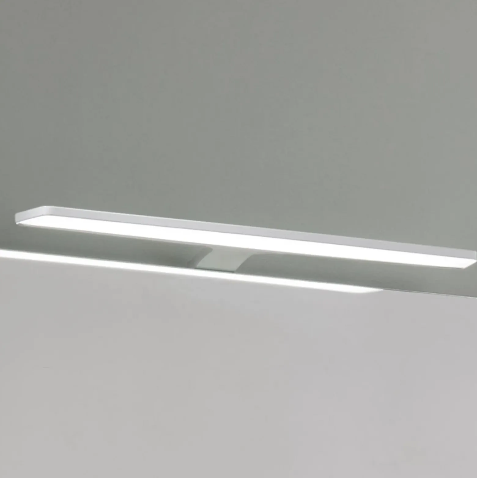 Nayra: lámpara de espejo LED blanca