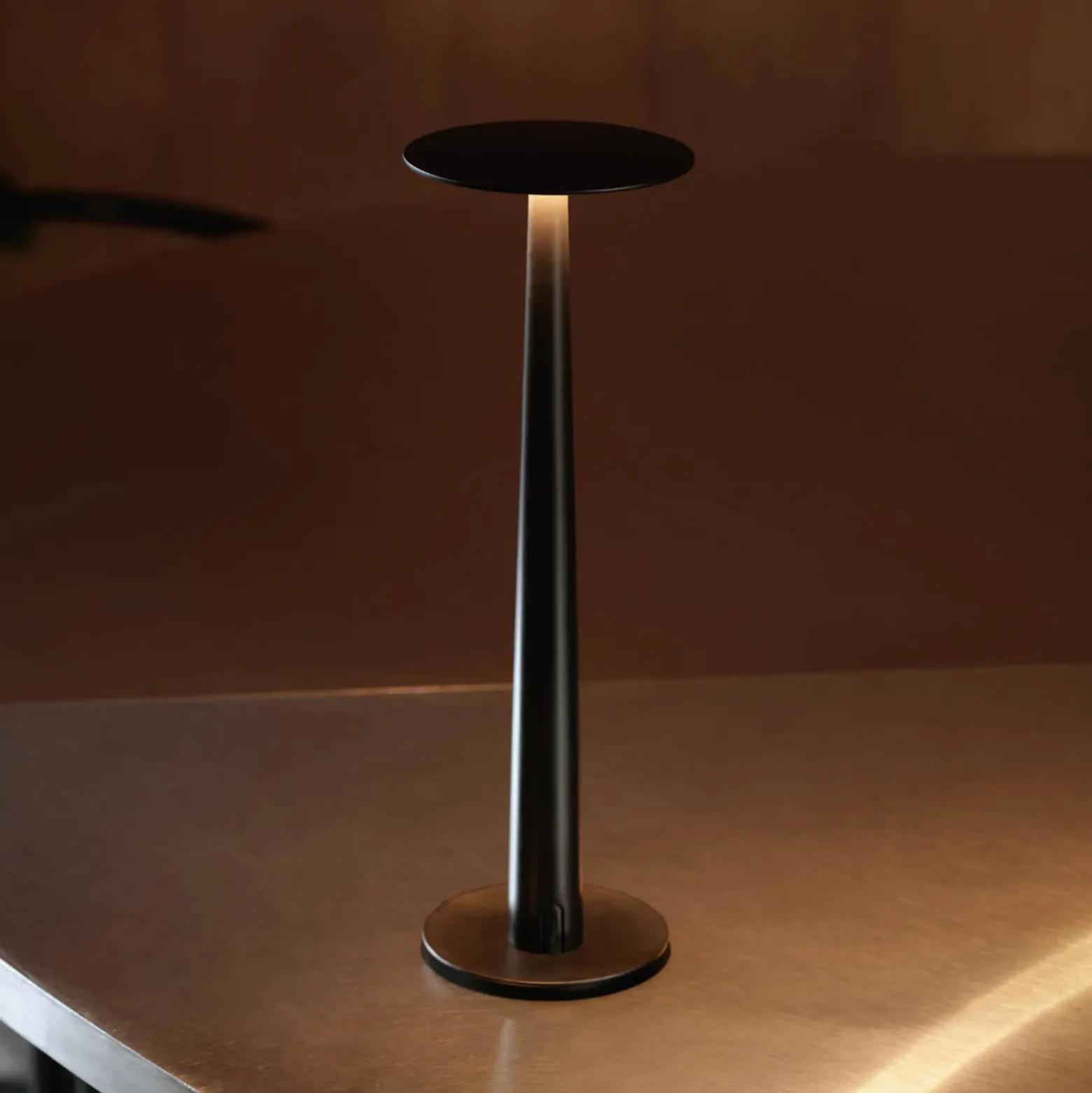 Nemo Portofino lámpara de mesa LED recargable, negro, aluminio