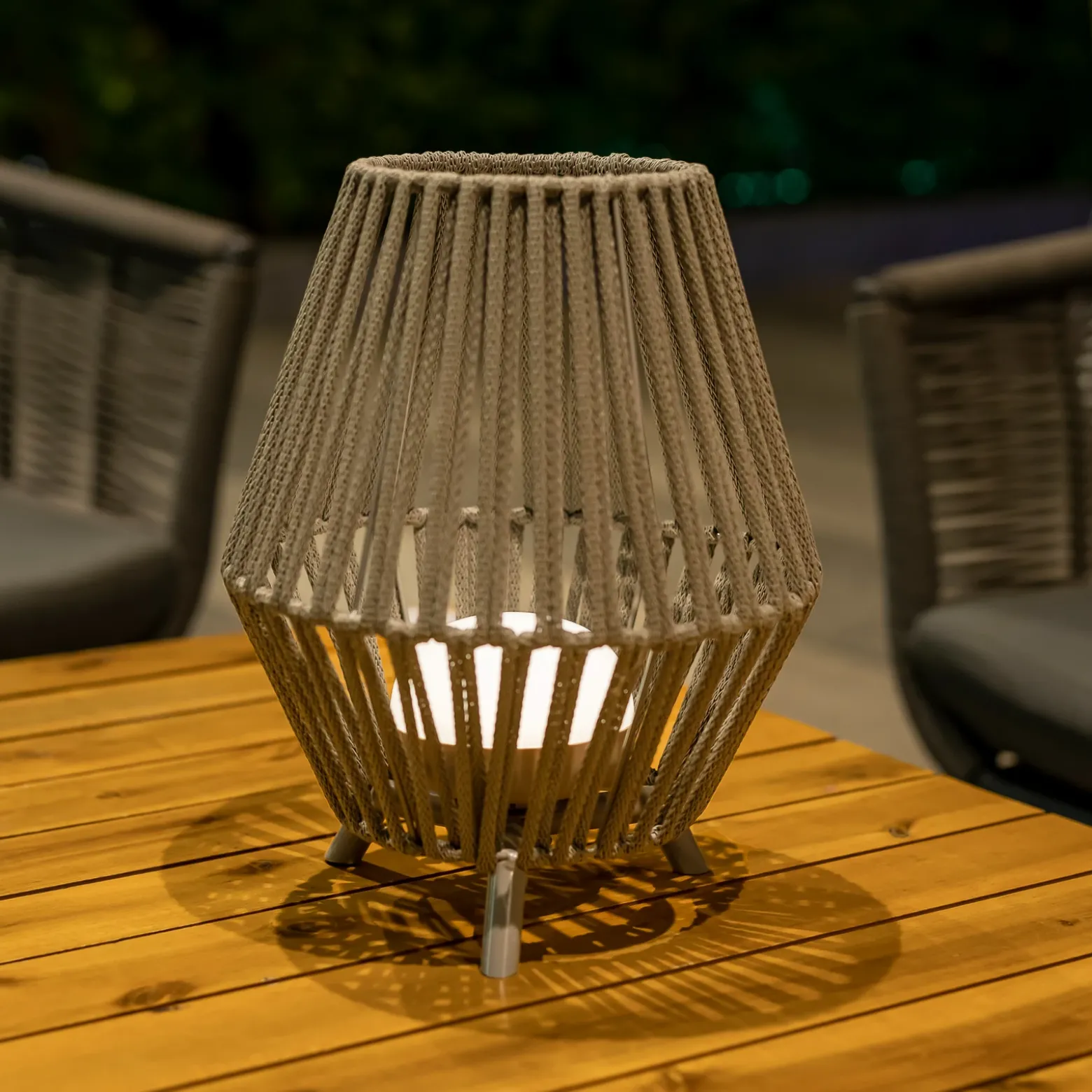 Newgarden Conta lámpara de mesa LED recargable taupe 32cm