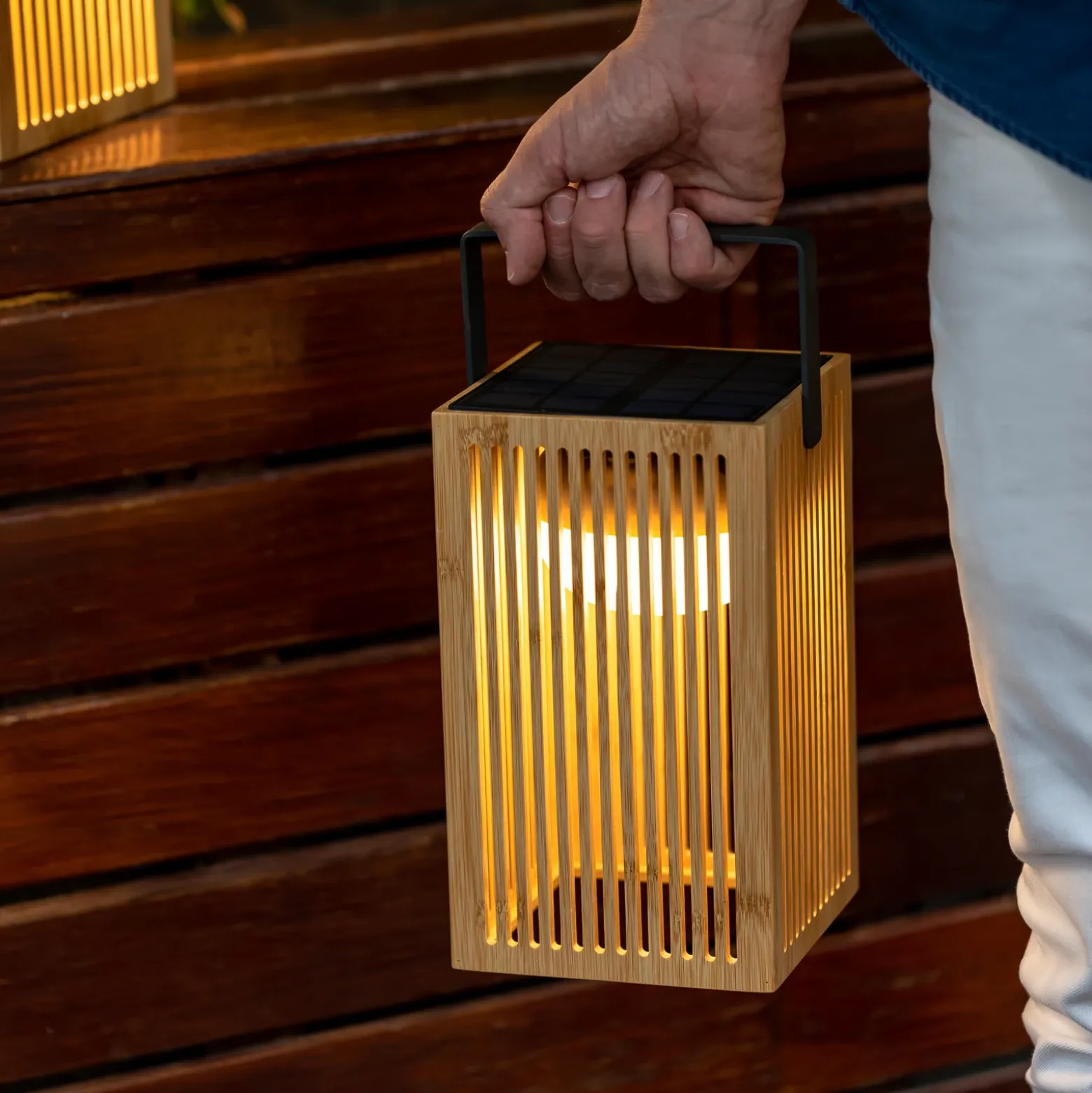 Newgarden Okinawa lámpara de mesa LED solar bambú