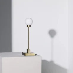 Northern Lámpara de mesa LED recargable Snowball color latón 2700 K