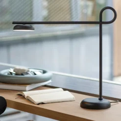 Northern Salto lámpara de mesa LED, negro