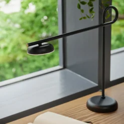 Northern Salto lámpara de mesa LED, negro