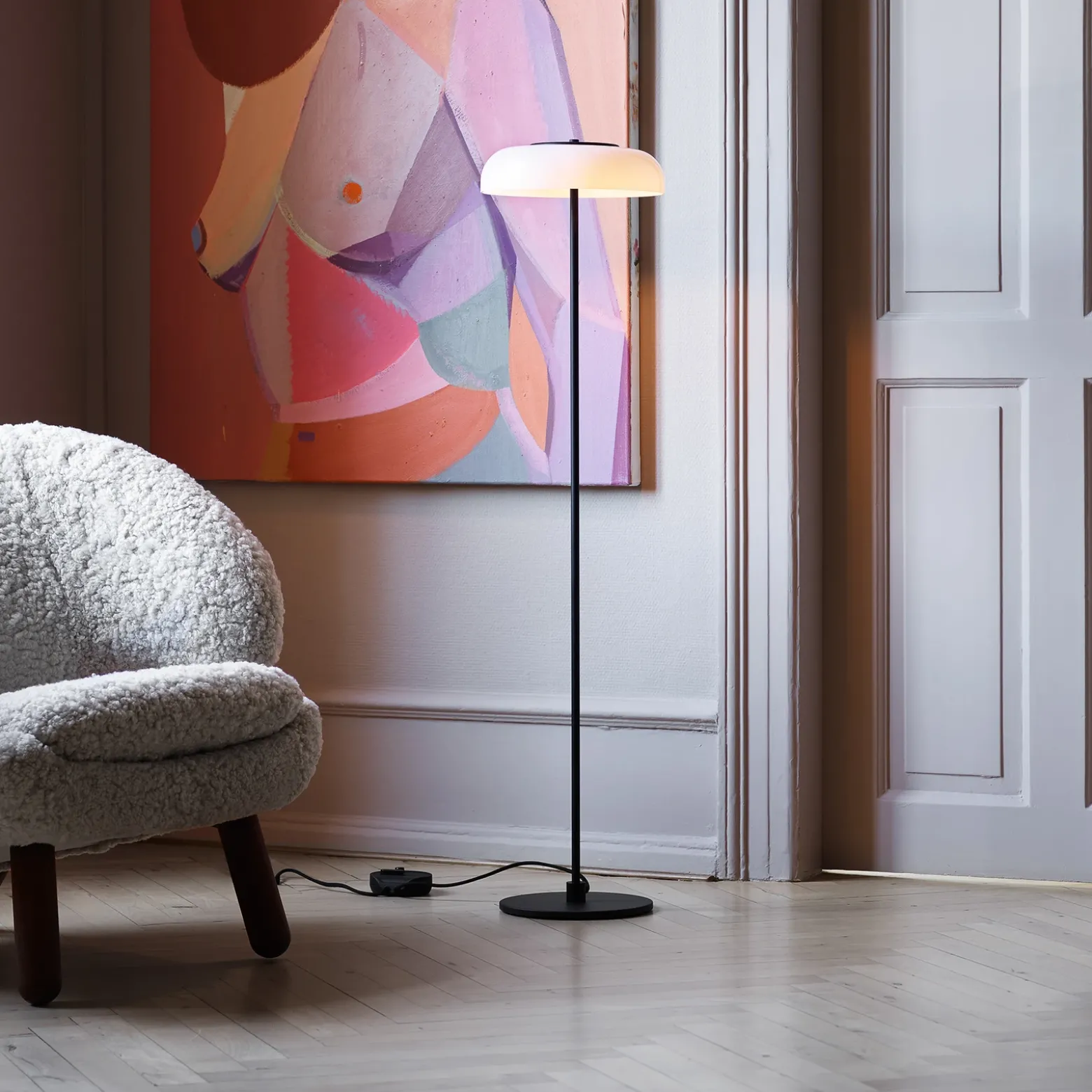 Nuura Blossi Floor Ø 29 de pie LED negro/blanco