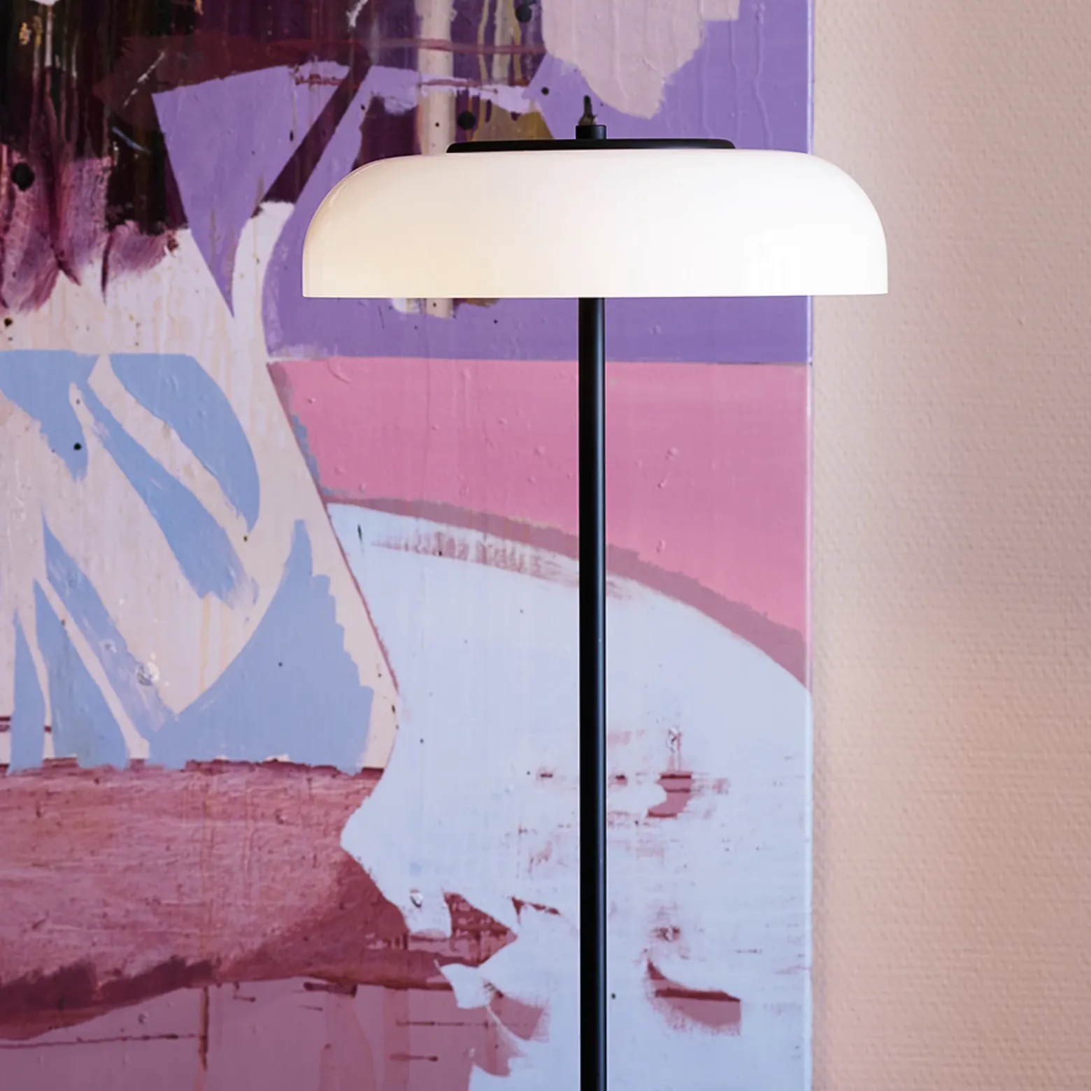 Nuura Blossi Floor Ø 29 de pie LED negro/blanco