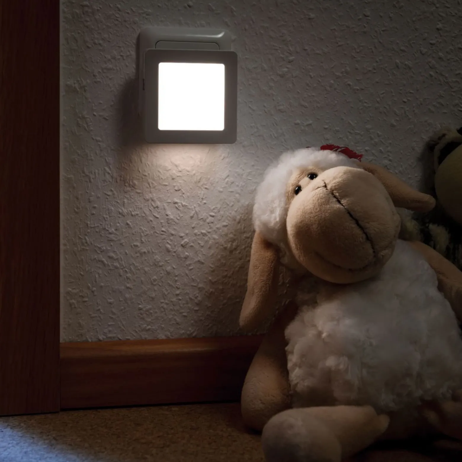 Paulmann Esby lámpara nocturna LED, toma de corriente, angular
