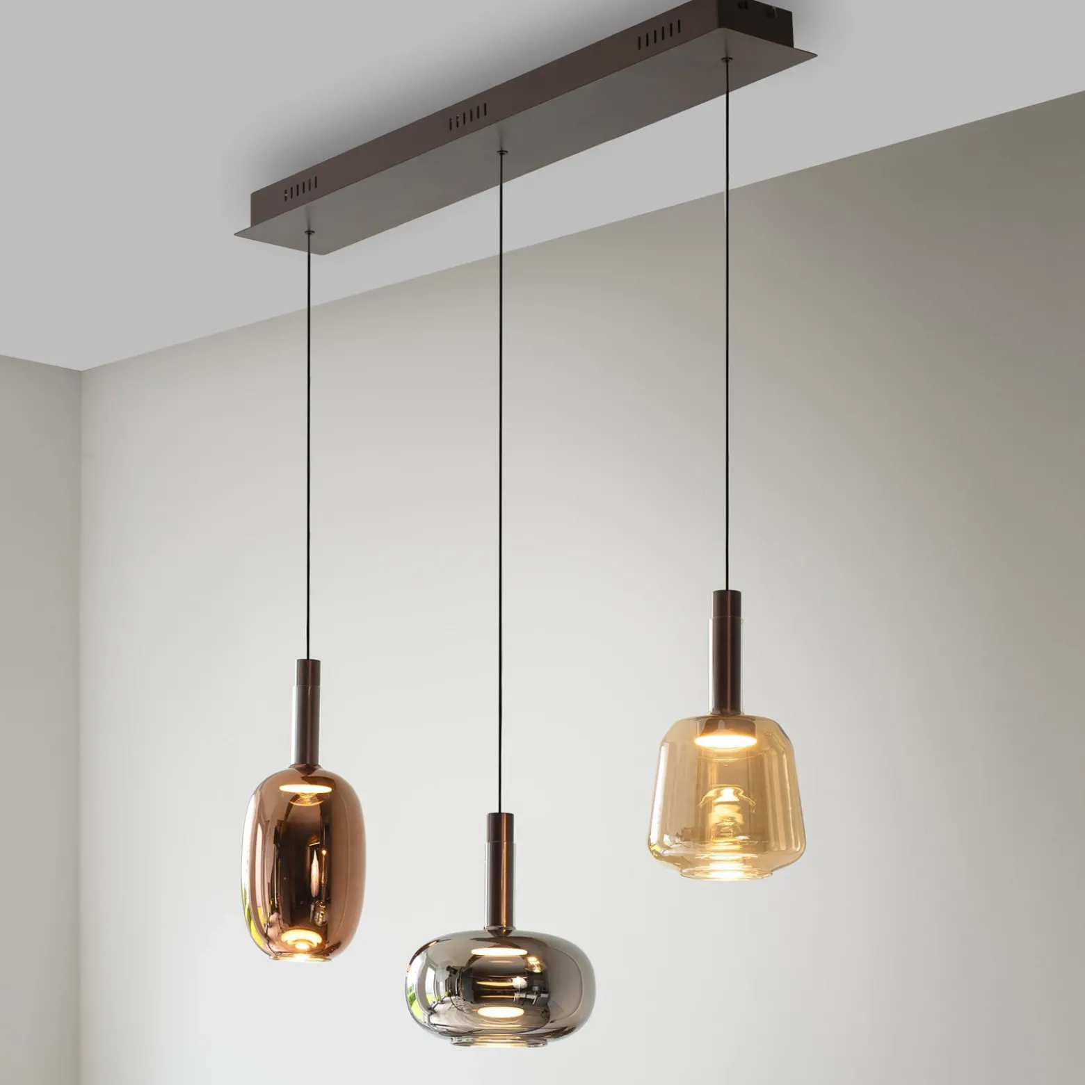 Paul Neuhaus, Irides lámpara colgante LED, longitud 90 cm, color, vidrio