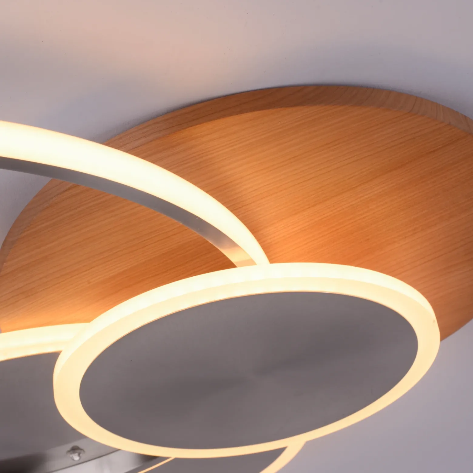 Paul Neuhaus Lámpara LED de techo Palma, madera, CCT, 65cm, atenuable