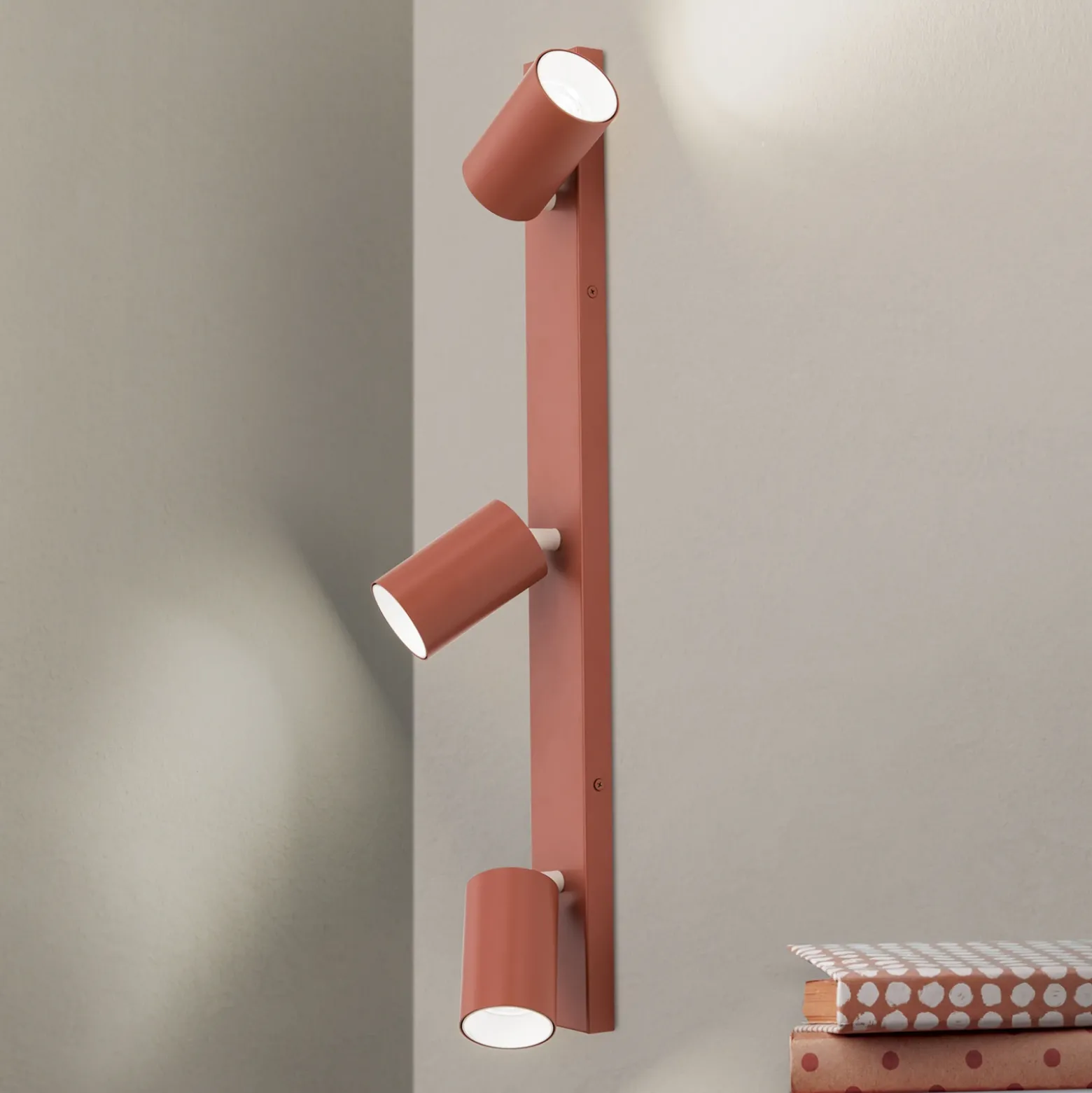 Penn downlight de techo, rojo coral, longitud 60 cm, acero/aluminio