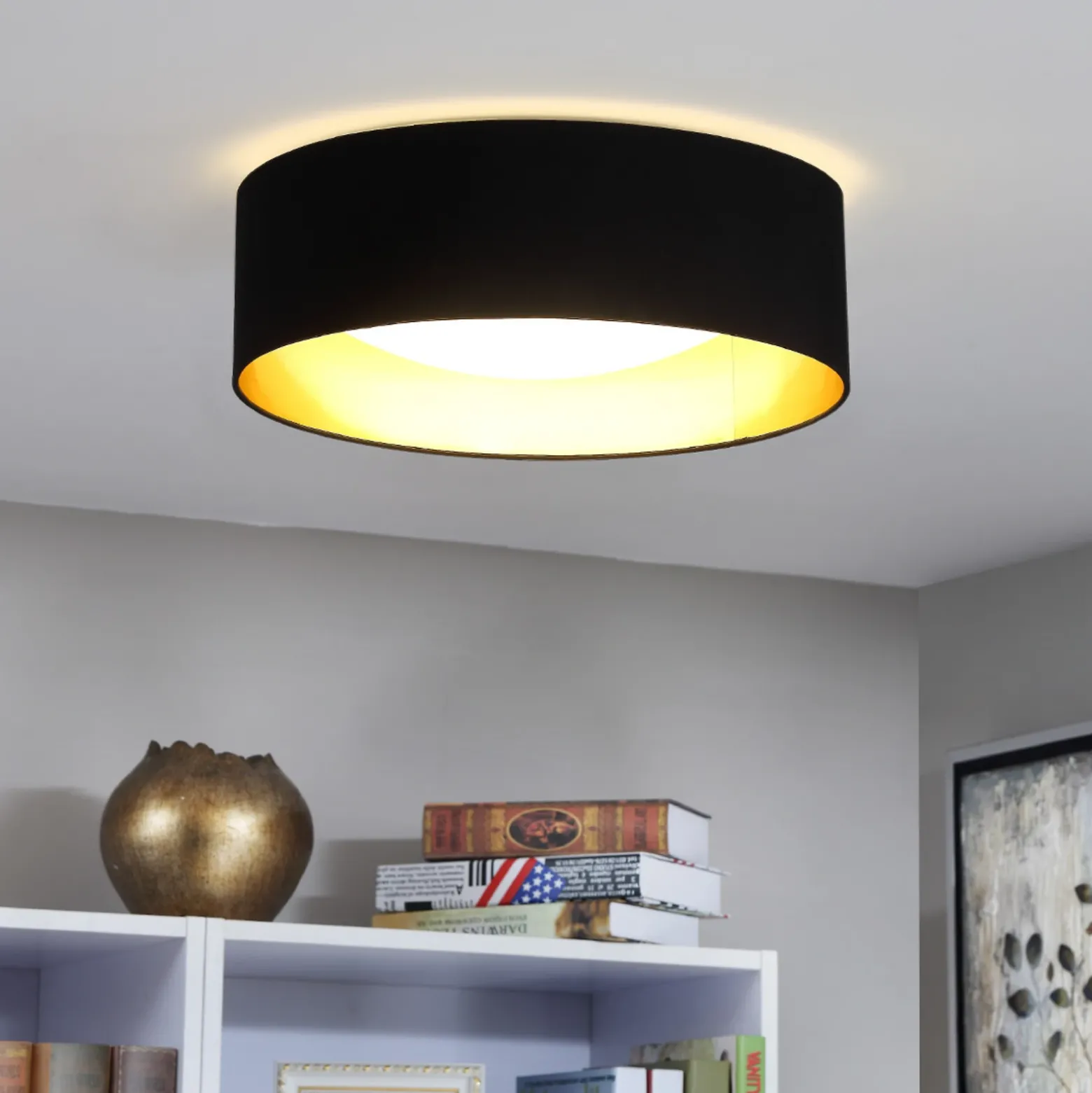 Plafón de tela Coleen negro con interior dorado