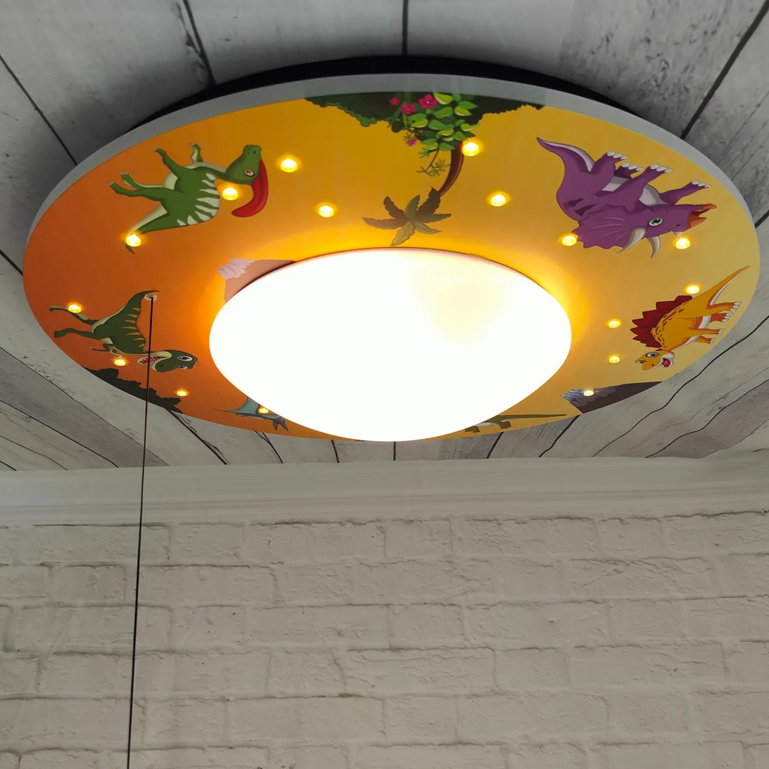 Plafón Dinos con lámpara estrellada LED