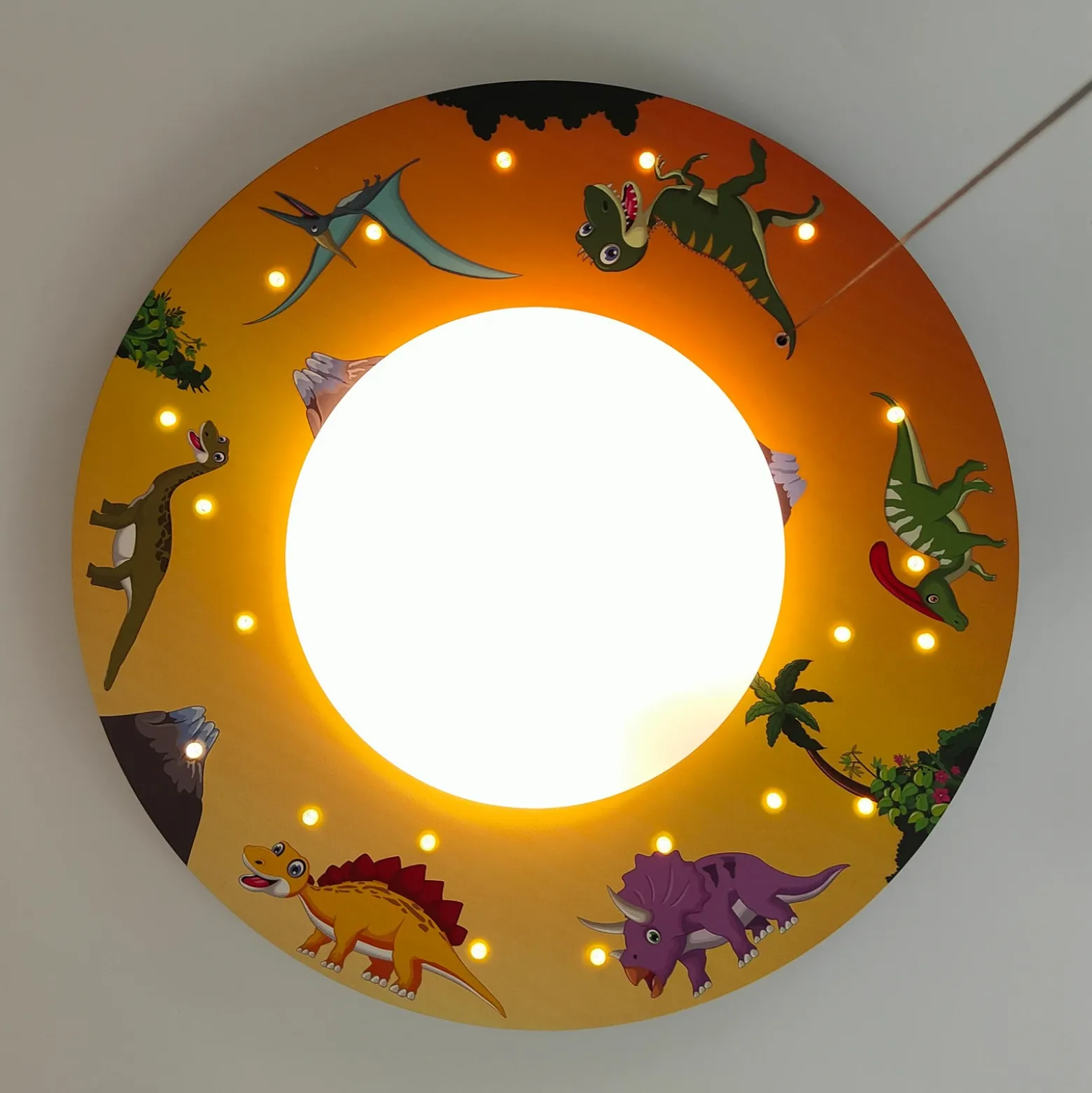 Plafón Dinos con lámpara estrellada LED