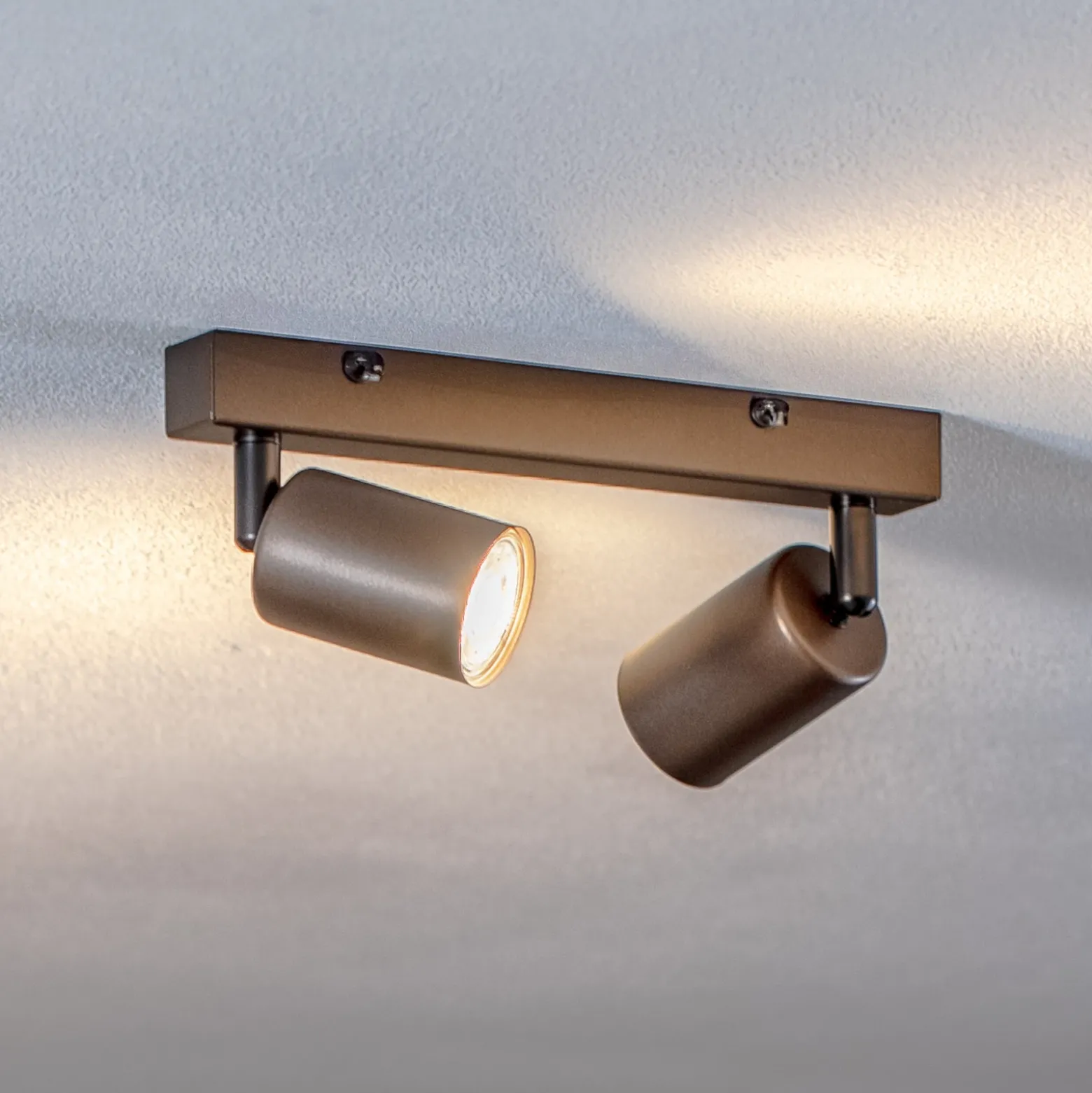 Plafón downlight Top, regulable, marrón, lineal de 2 luces