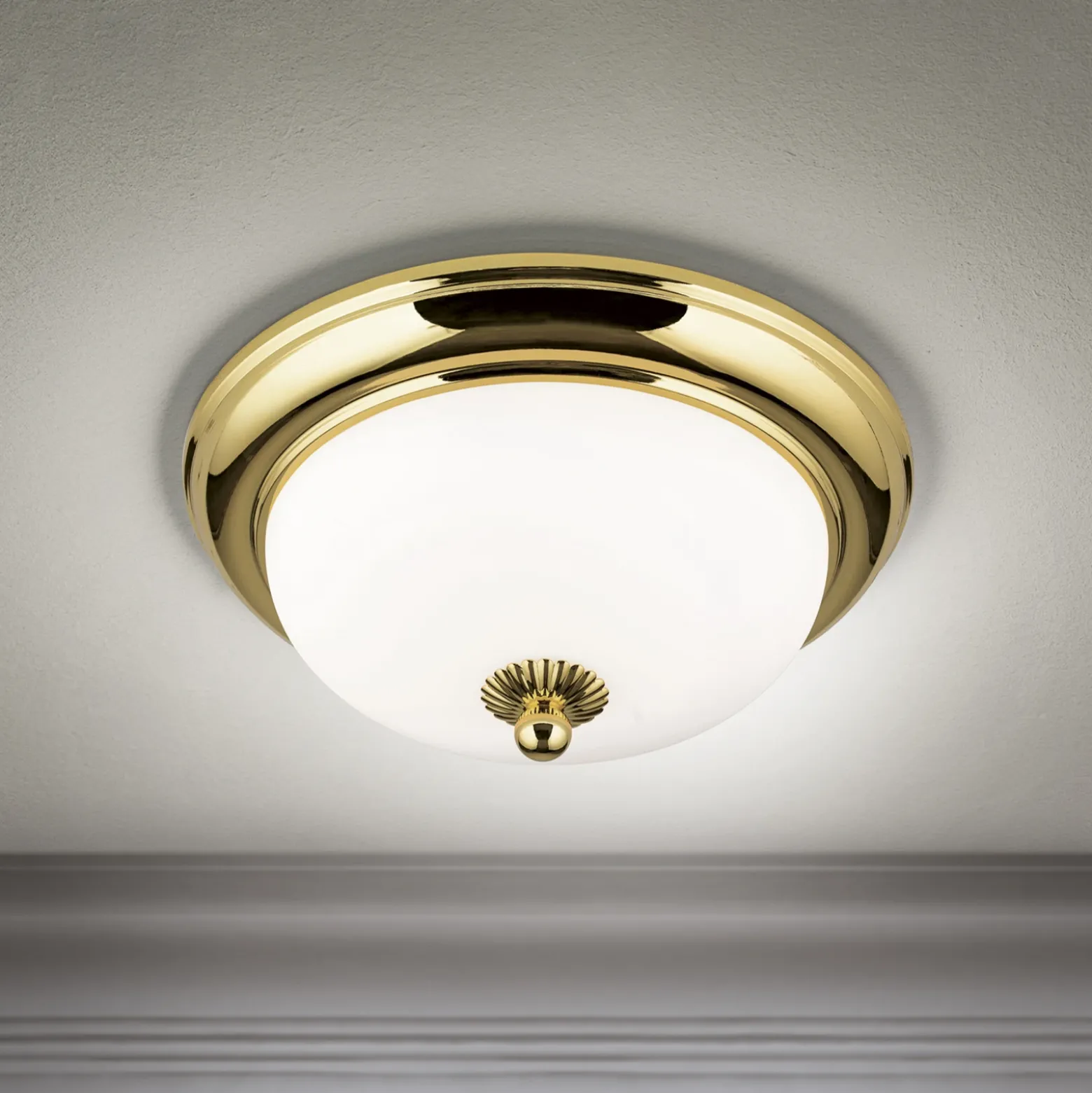 Plafón Empire, Ø 26,5 cm, dorado, cristal opal esmerilado