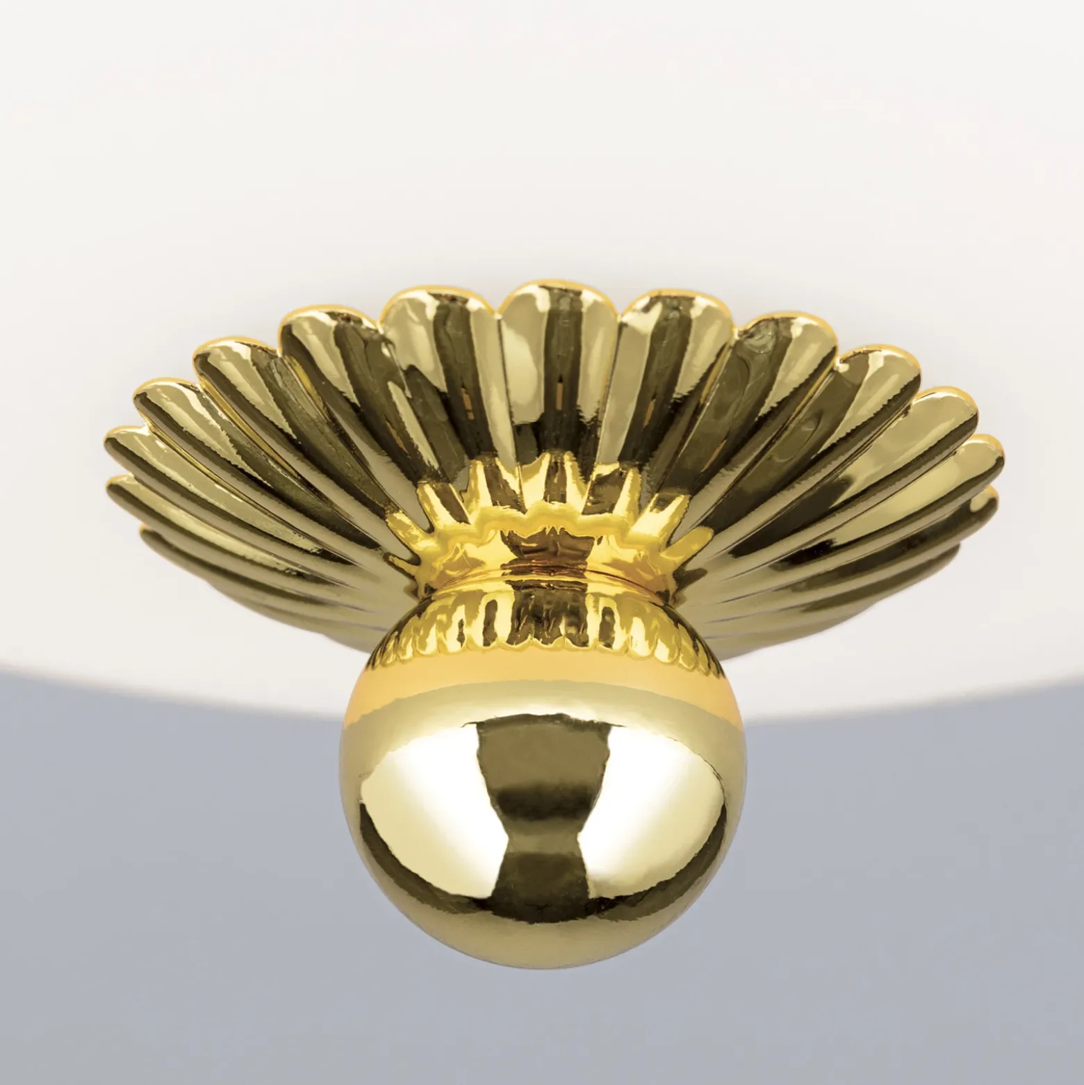 Plafón Empire, Ø 26,5 cm, dorado, cristal opal esmerilado