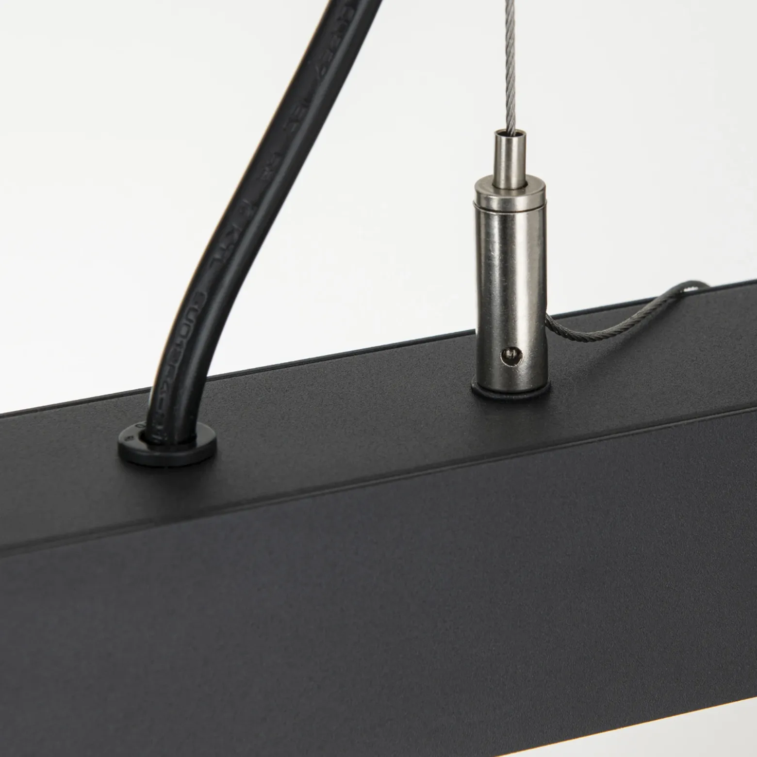 Plafón LED Bounce, negro, longitud 113 cm, CCT, aluminio
