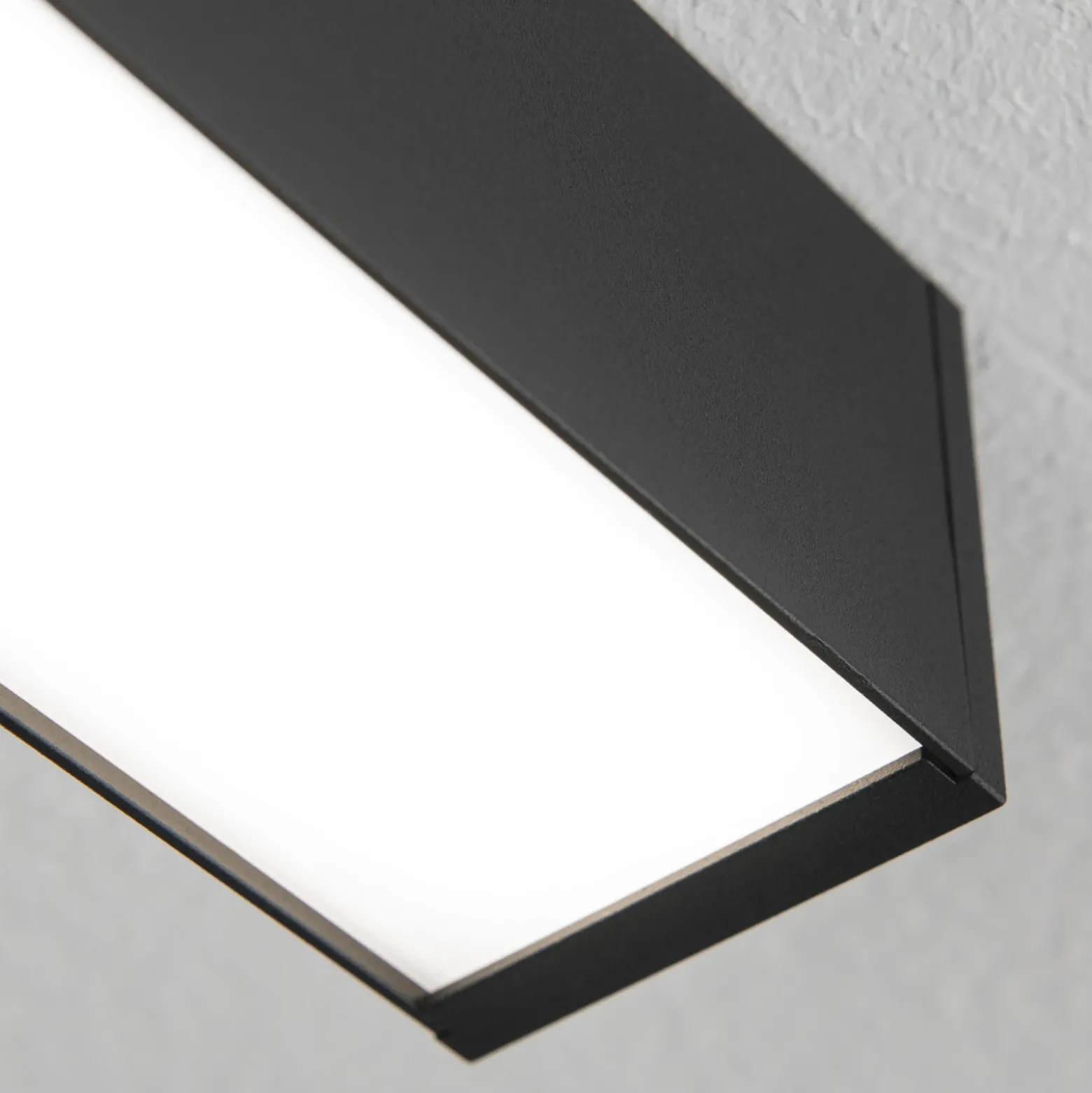 Plafón LED Bounce, negro, longitud 113 cm, CCT, aluminio